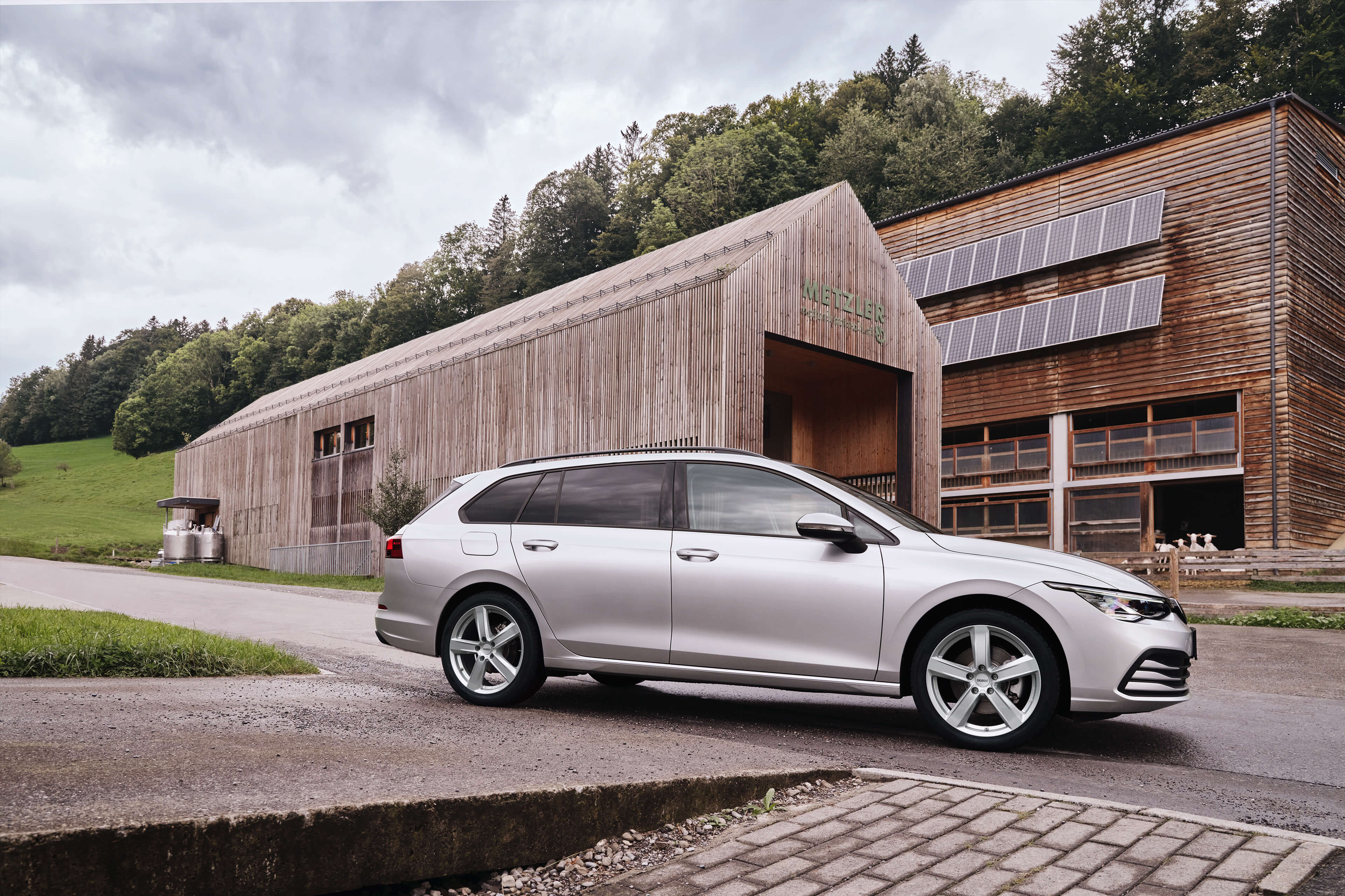 DEZENT TU silver VW Golf8 Seite