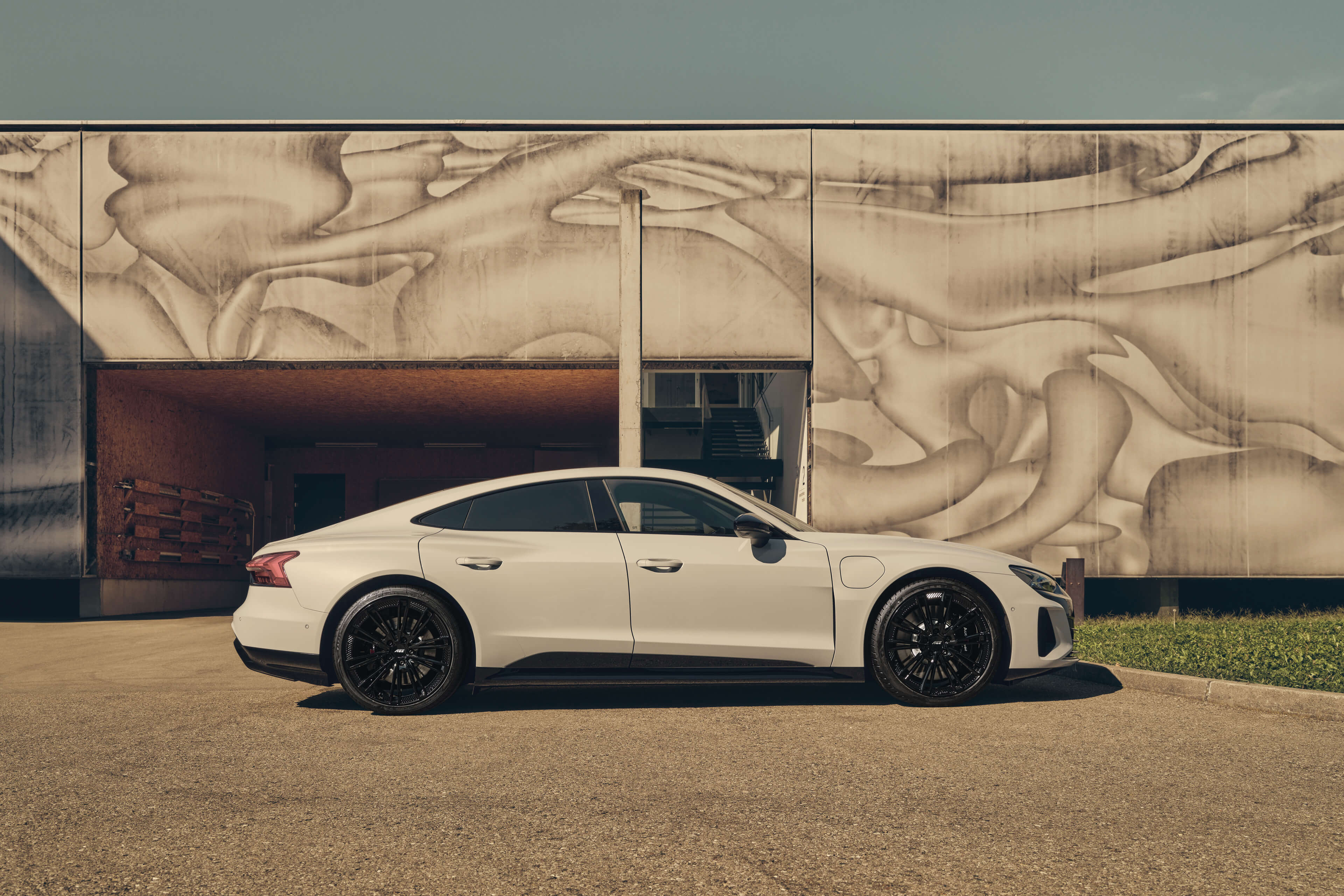 AEZ Alaska black Audi E Tron GT Seite Sommer