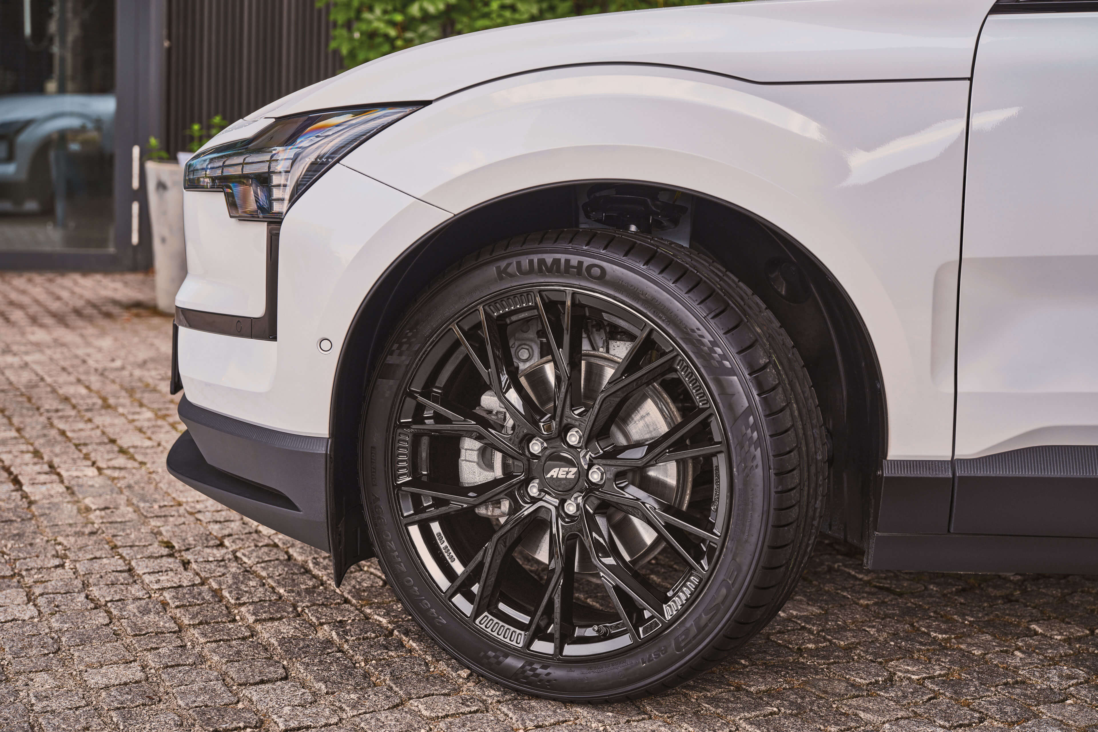 AEZ Toronto black Volvo EX30 detail