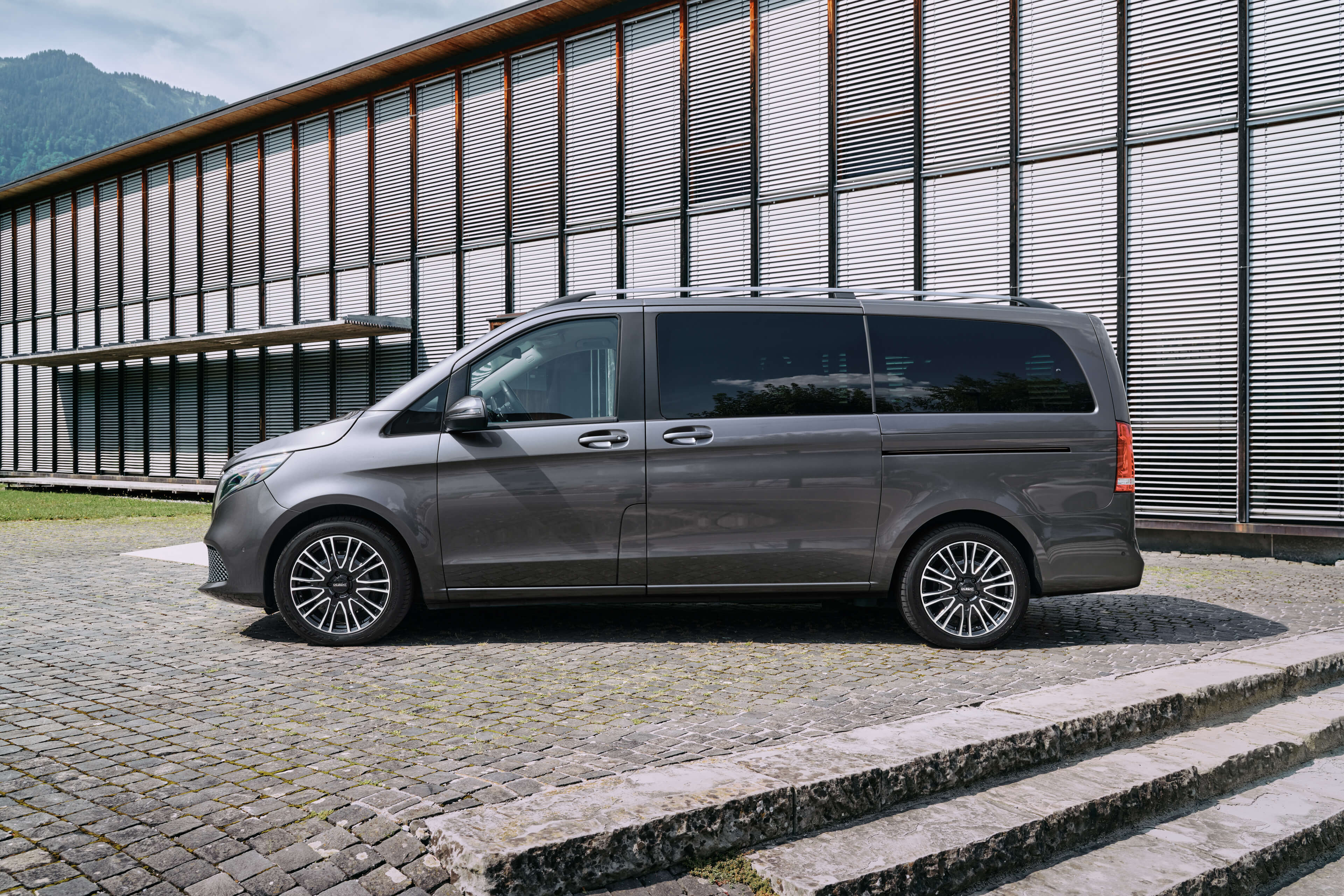 DEZENT KE dark Mercedes V Seite