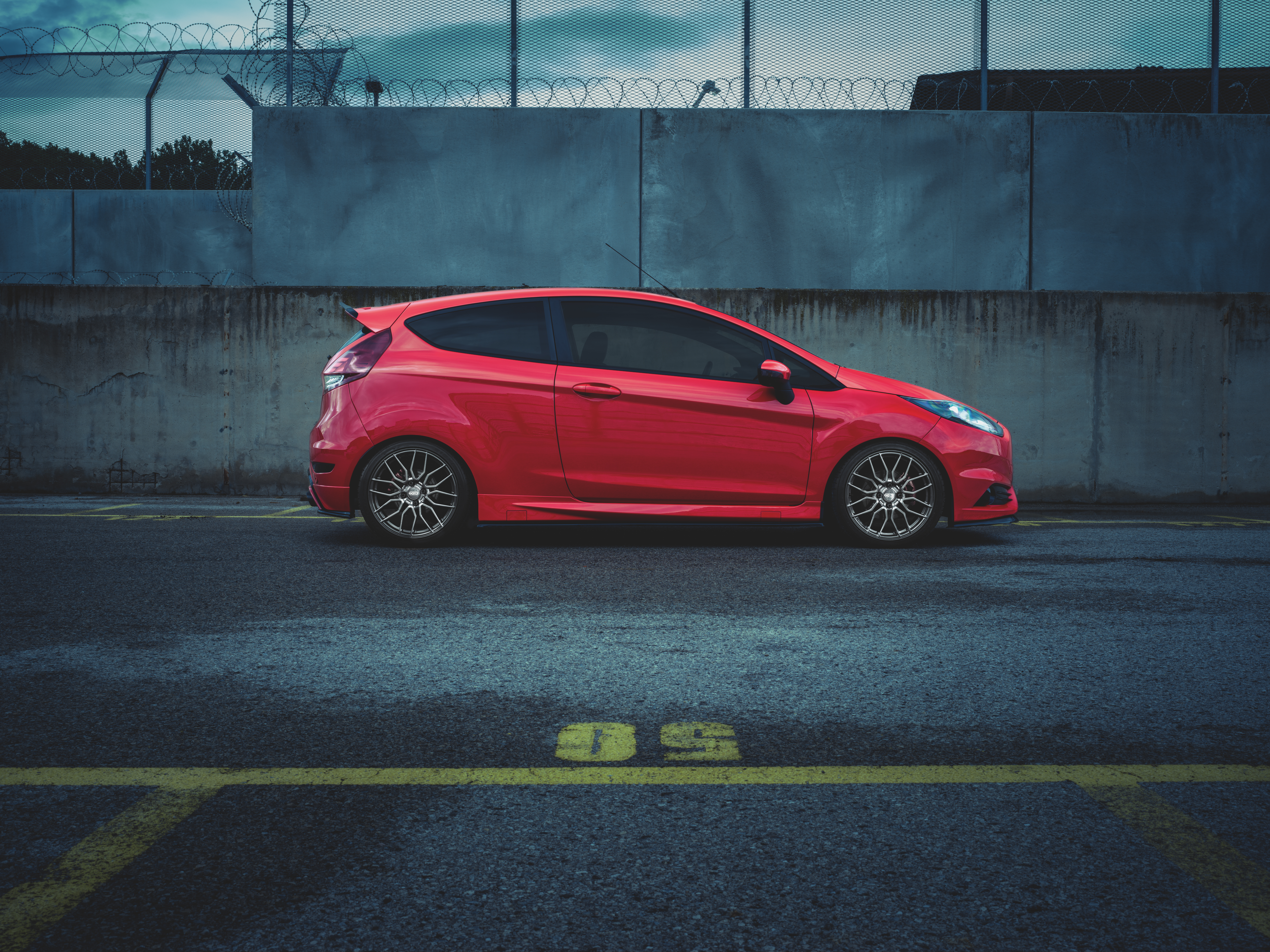 DOTZ Limerock Grey Fordfiestast Imagepic05n