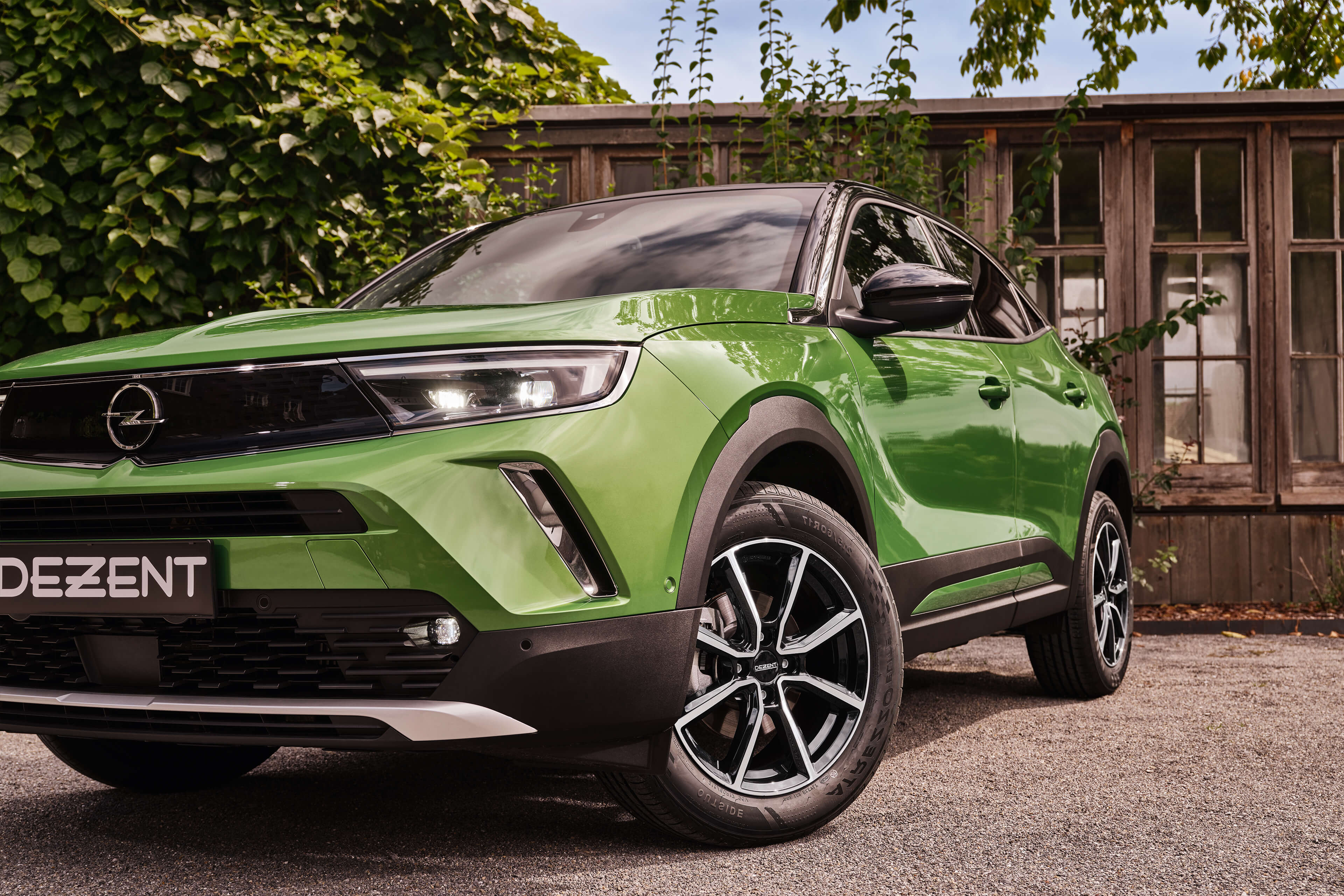 DEZENT TN dark Opel Mokka frontal