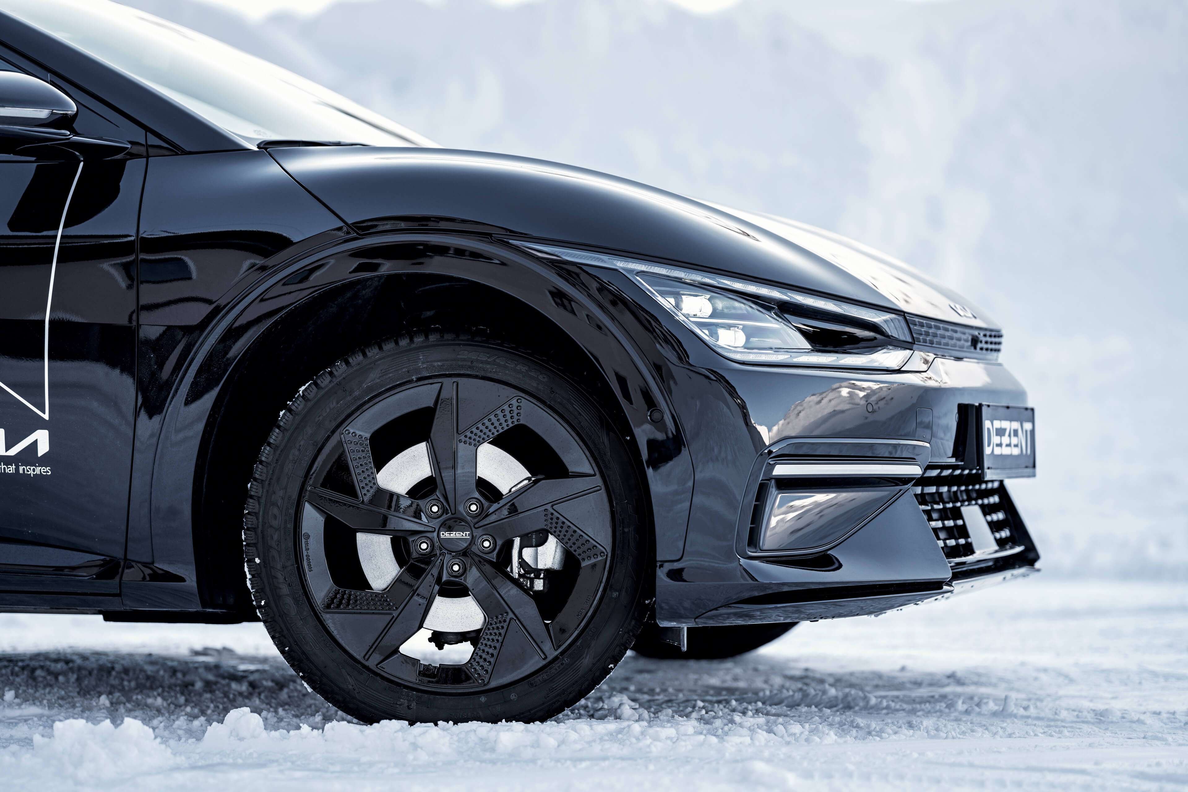 DEZENT AO black KIA EV6 Seite