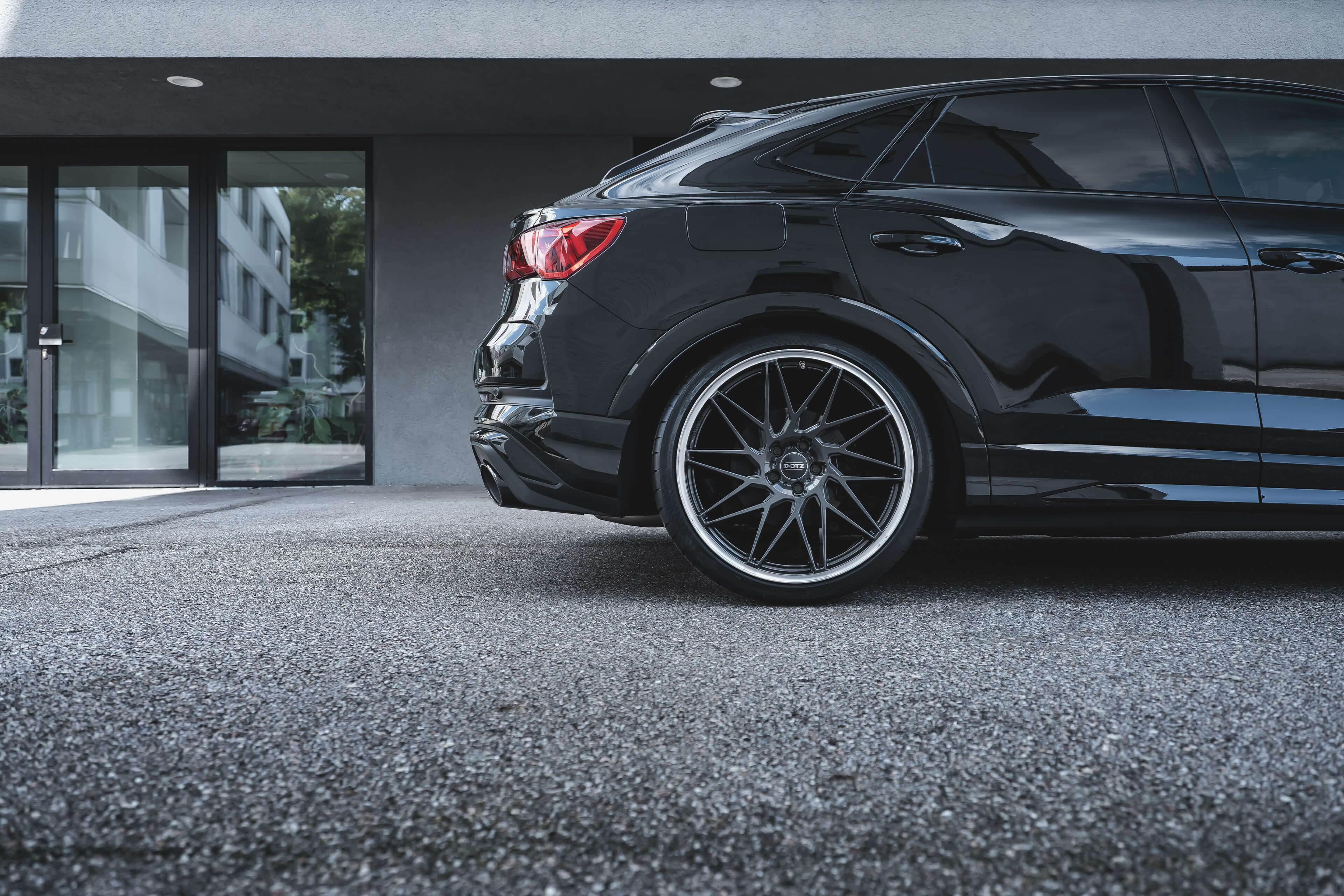 DOTZ Tanaka dark Audi RSQ3 Seite