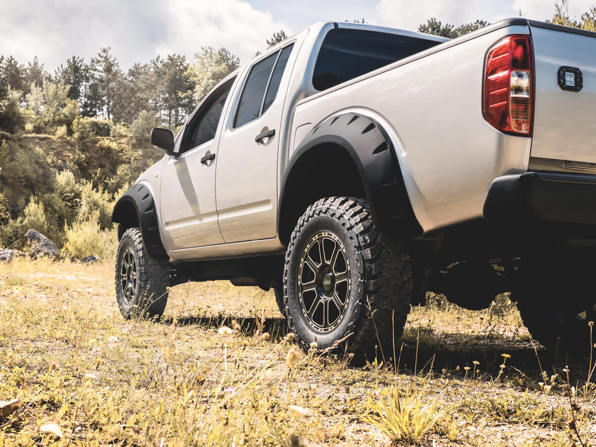 DOTZ Kalahari Black Nissan Navara Imagepic02