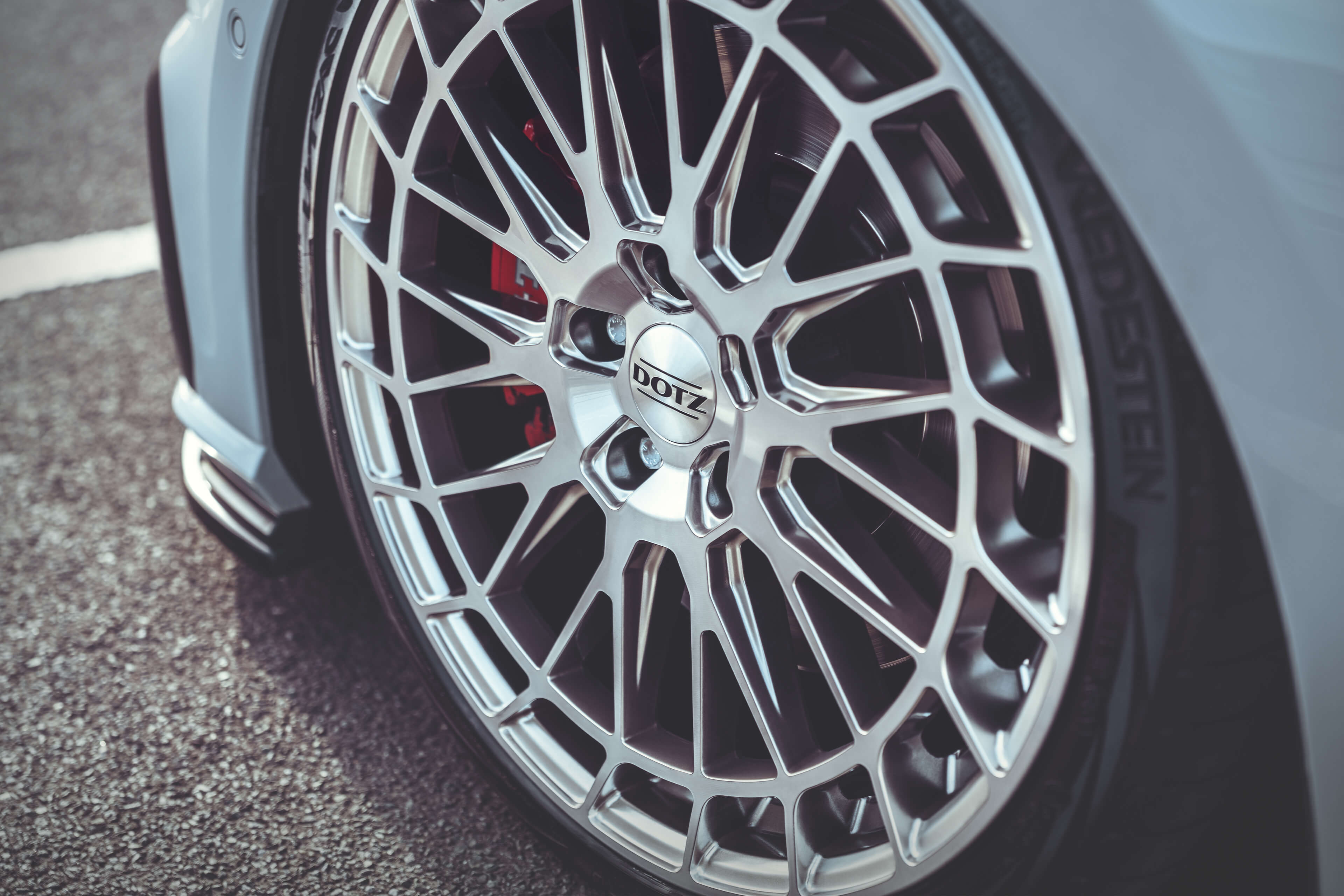 DOTZ Sepang blaze auf VW Golf 8