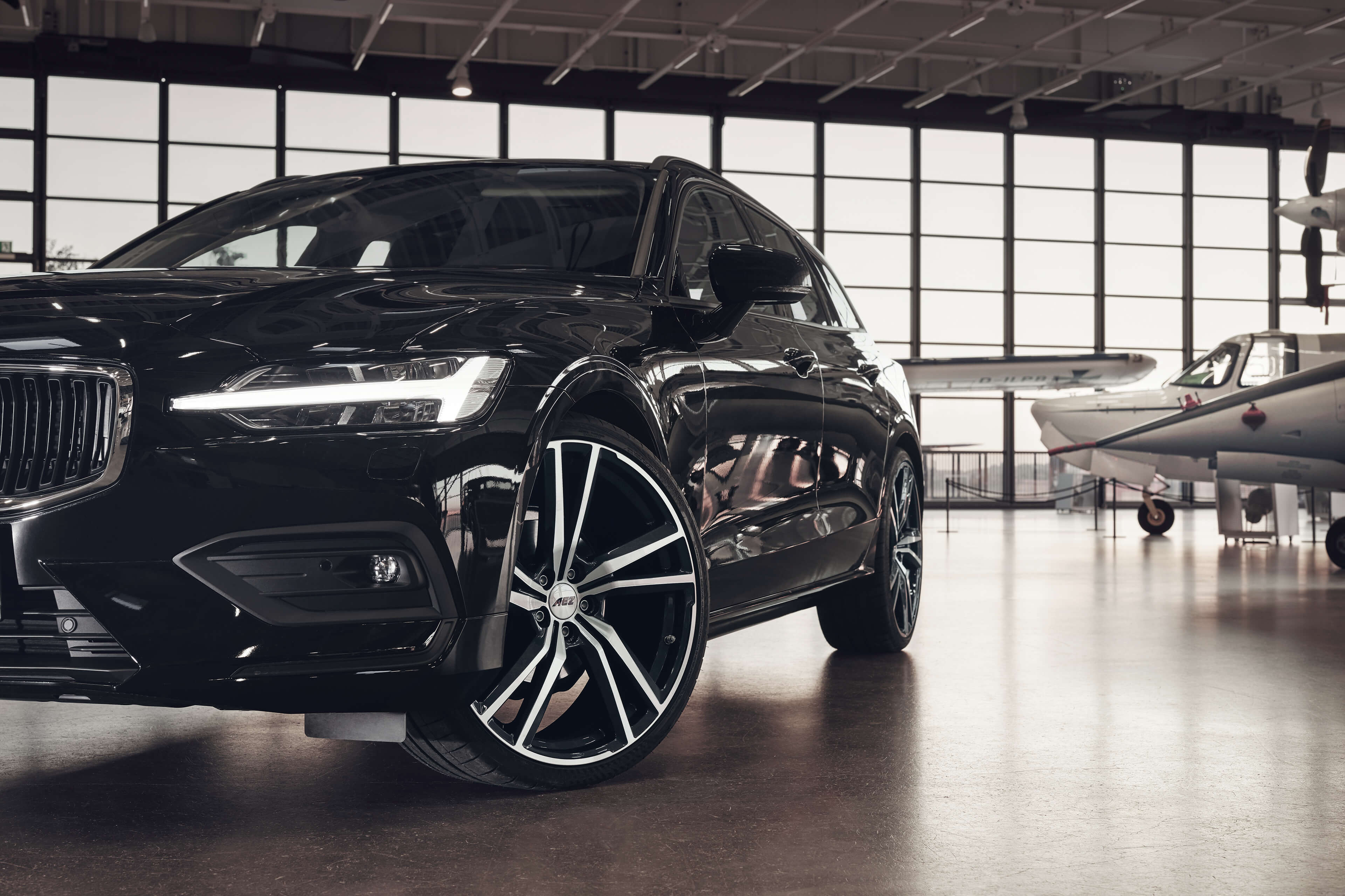 AEZ North dark auf Volvo V60