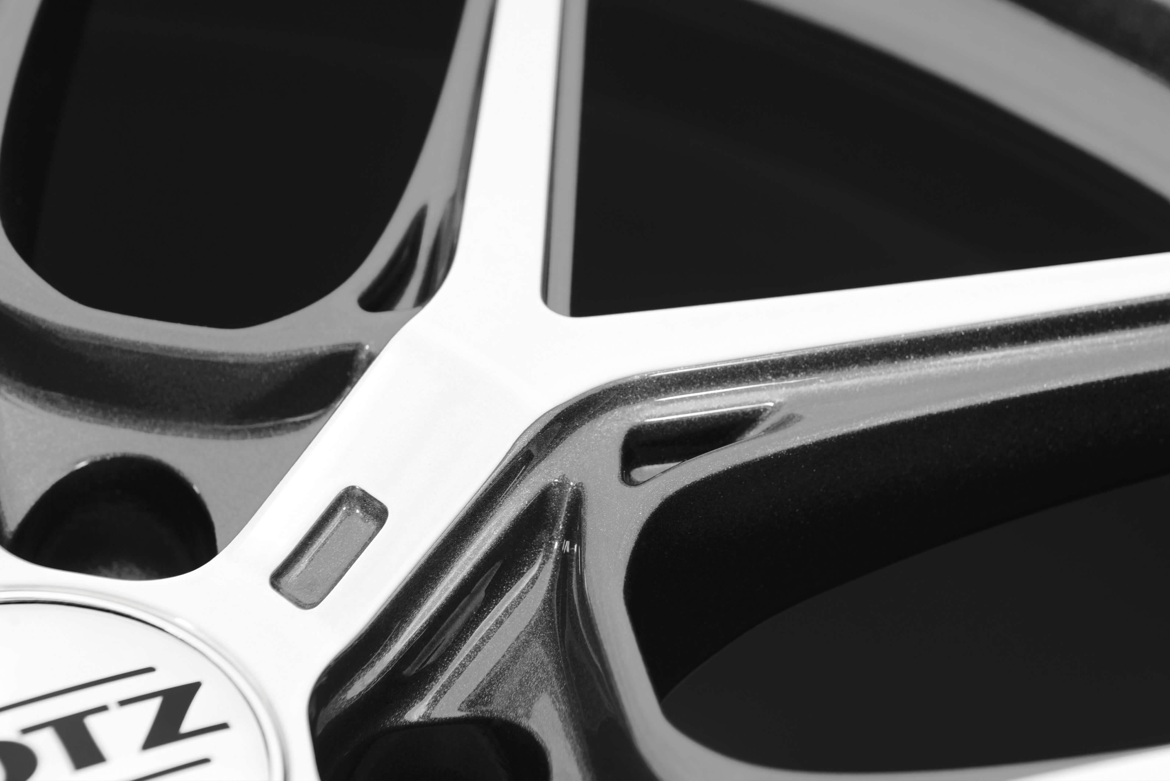 DOTZ LagunaSeca dark detail 3