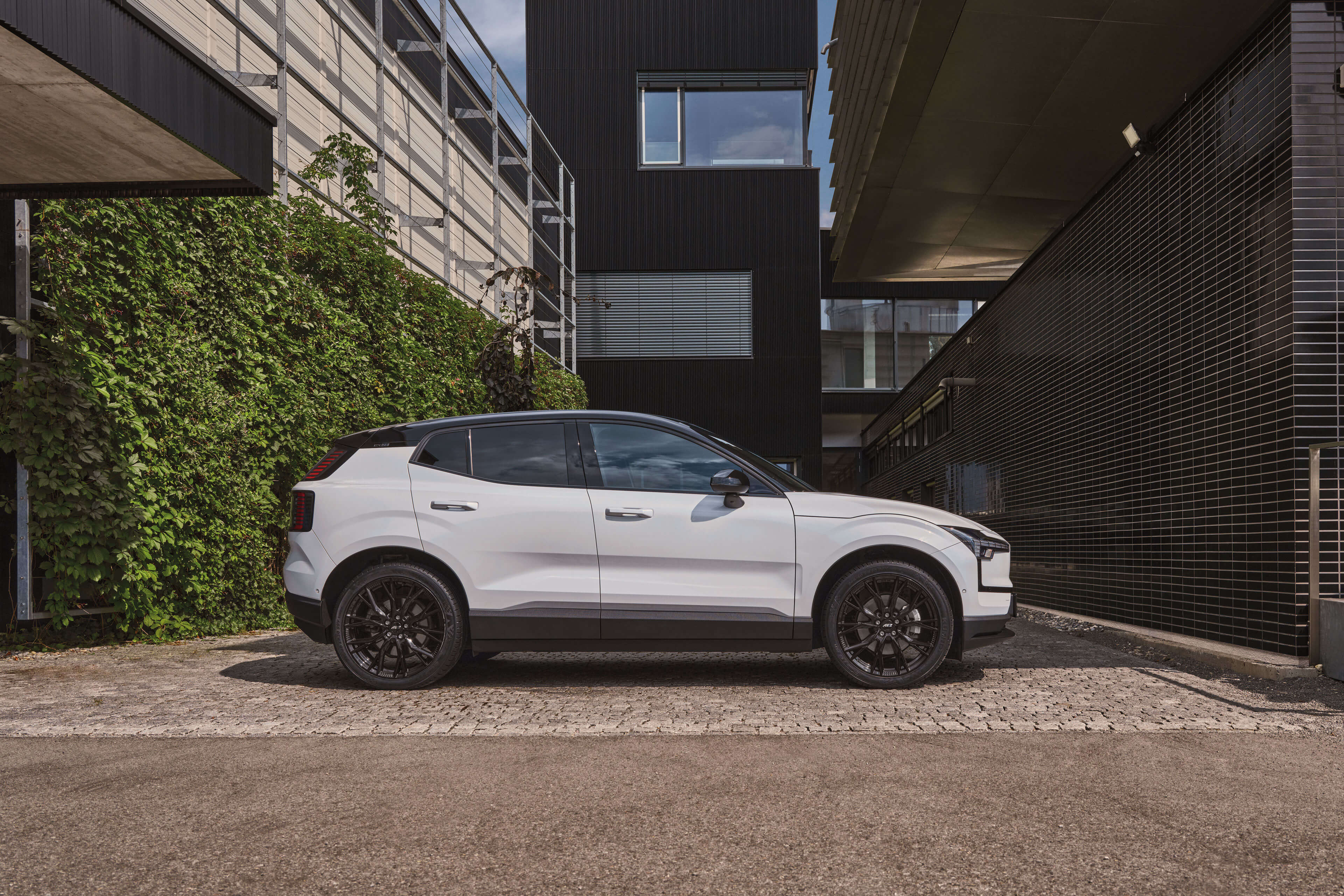 AEZ Toronto black Volvo EX30 Seite