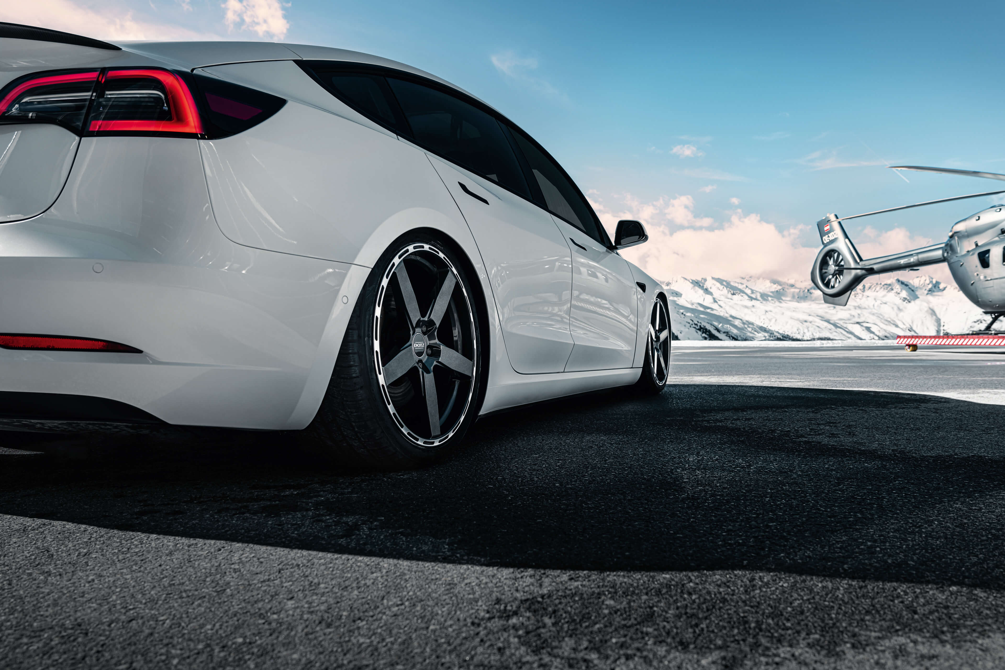 DOTZ MarinaBay dark Tesla Model 3 Heck