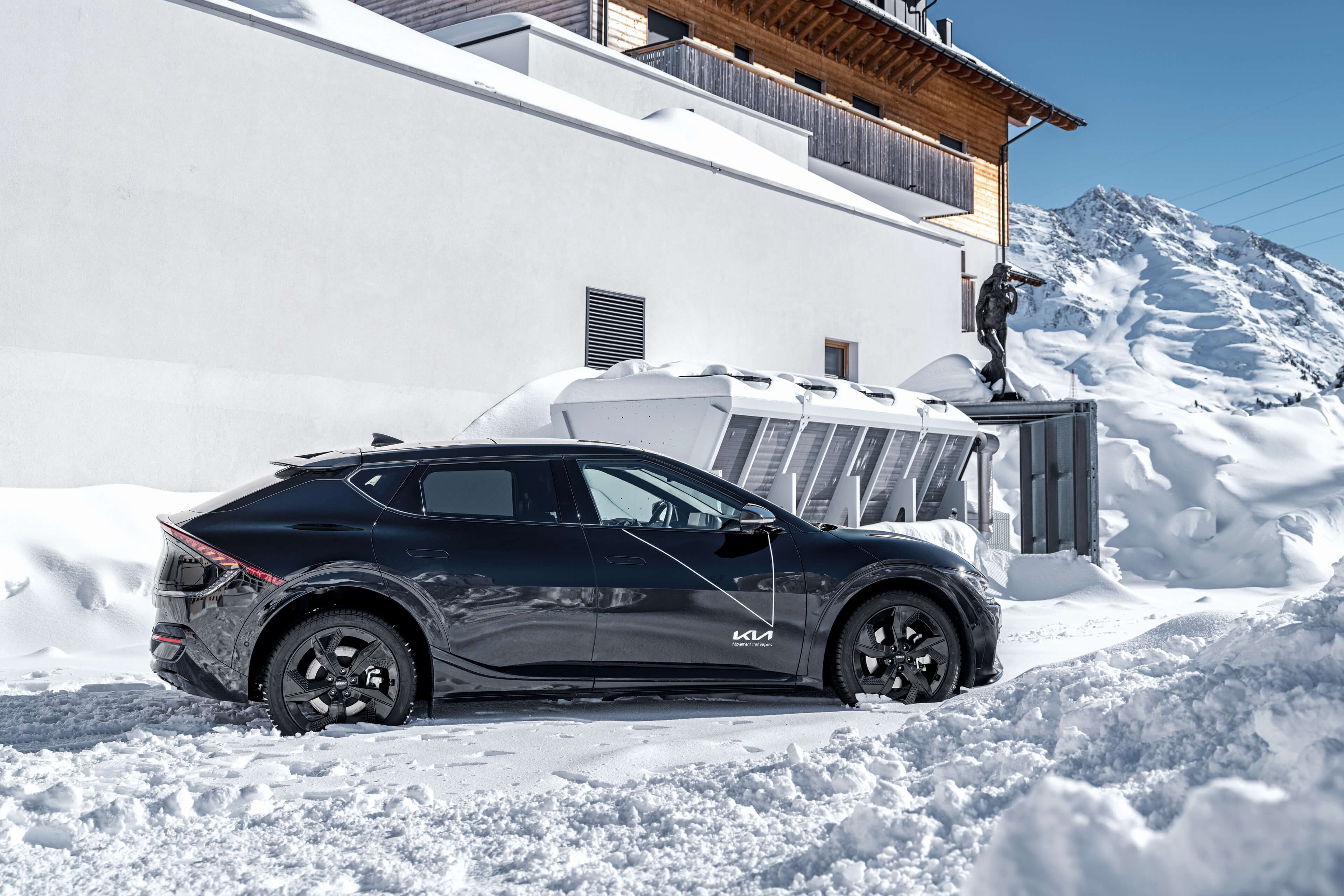 DEZENT AO black KIA EV6 Seite