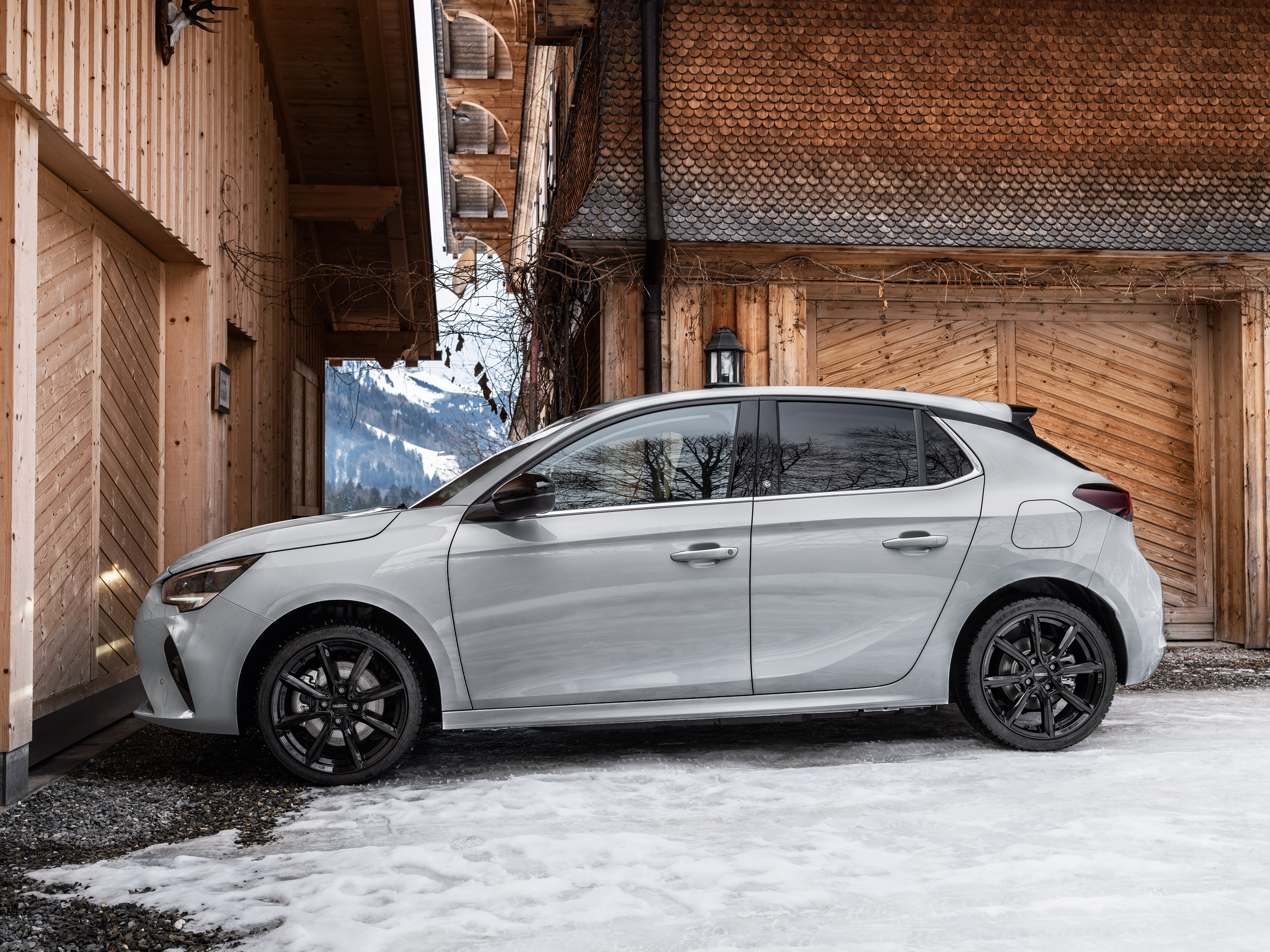 DEZENT TN Black auf Opel Corsa