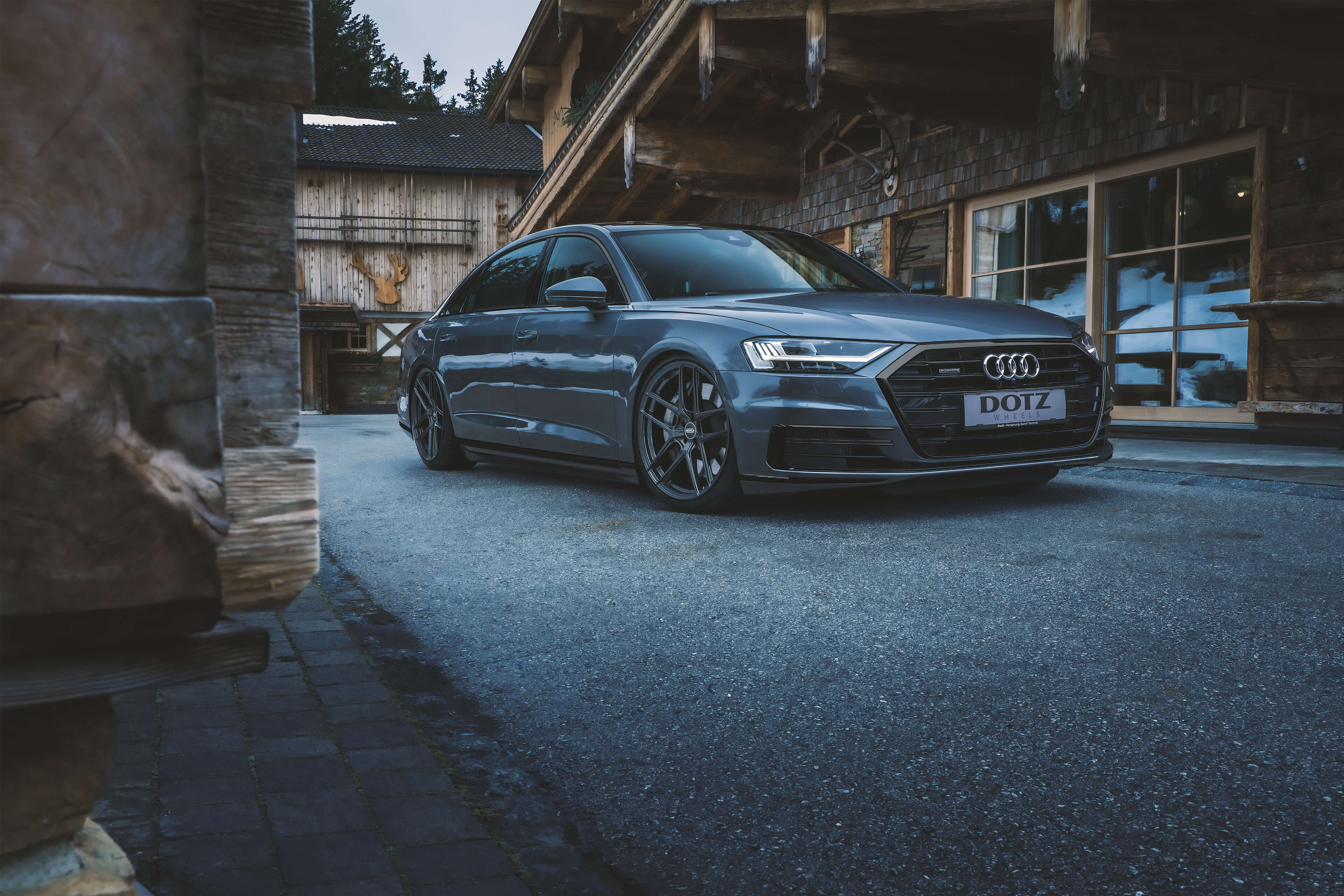 DOTZ LagunaSeca grey Audi A8 frontal