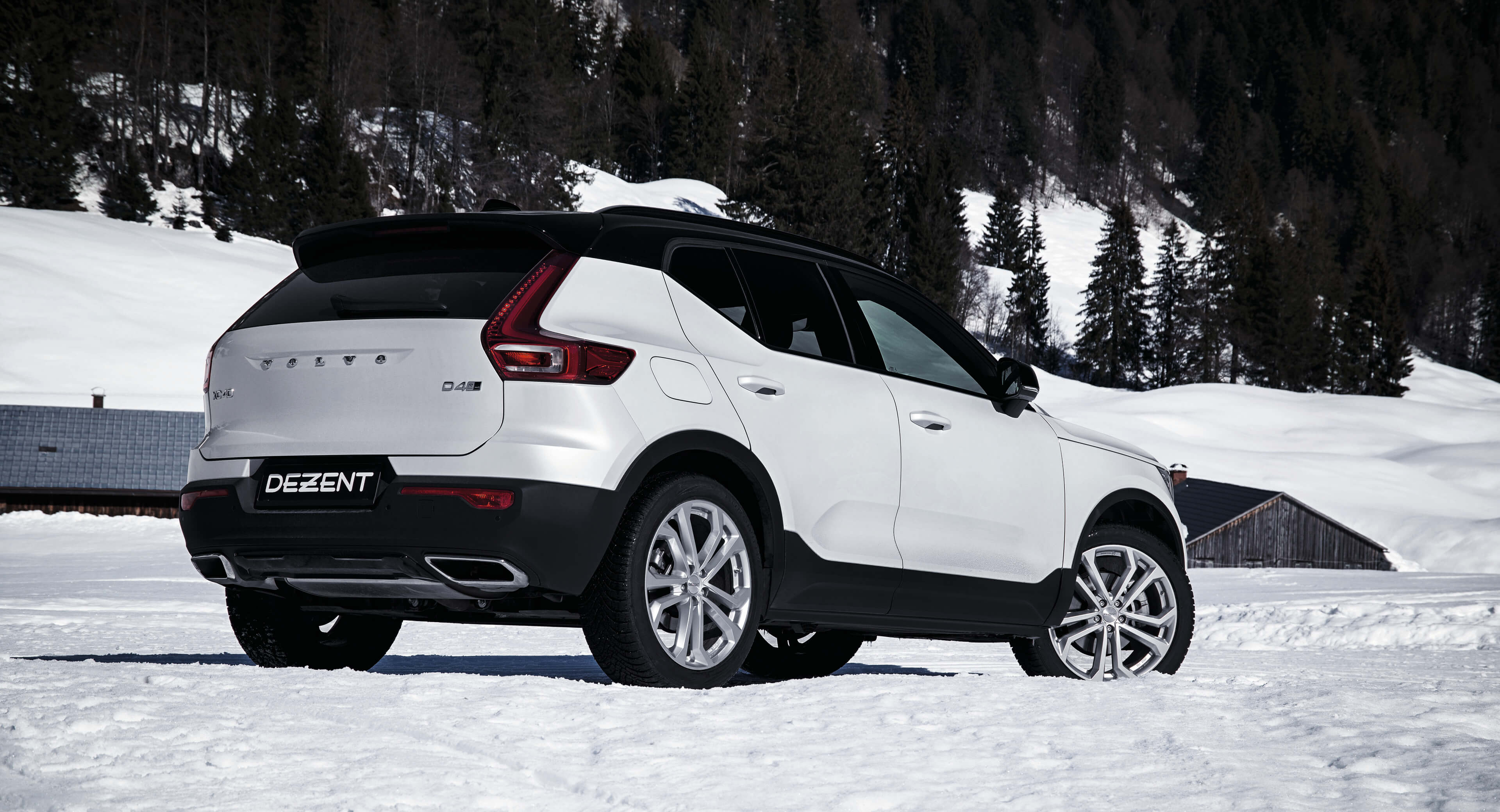 DEZENT TA silver Volvo XC40 Heck