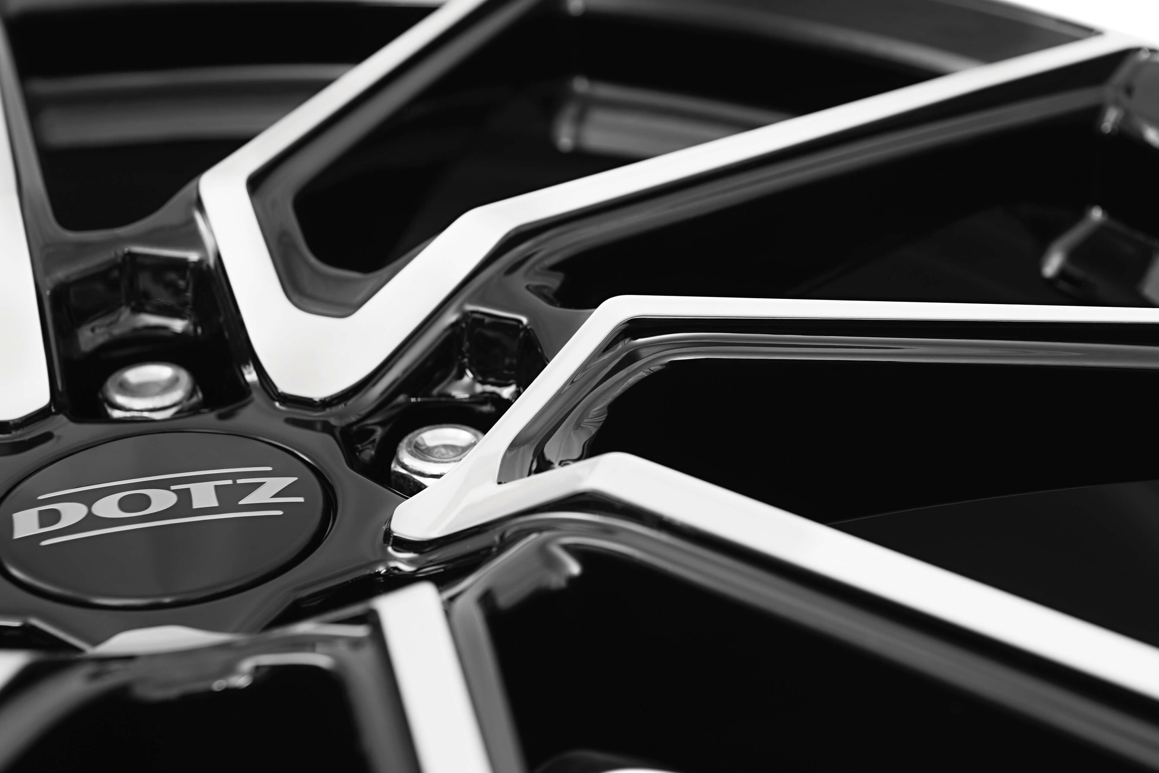 DOTZ Spa dark detail 2