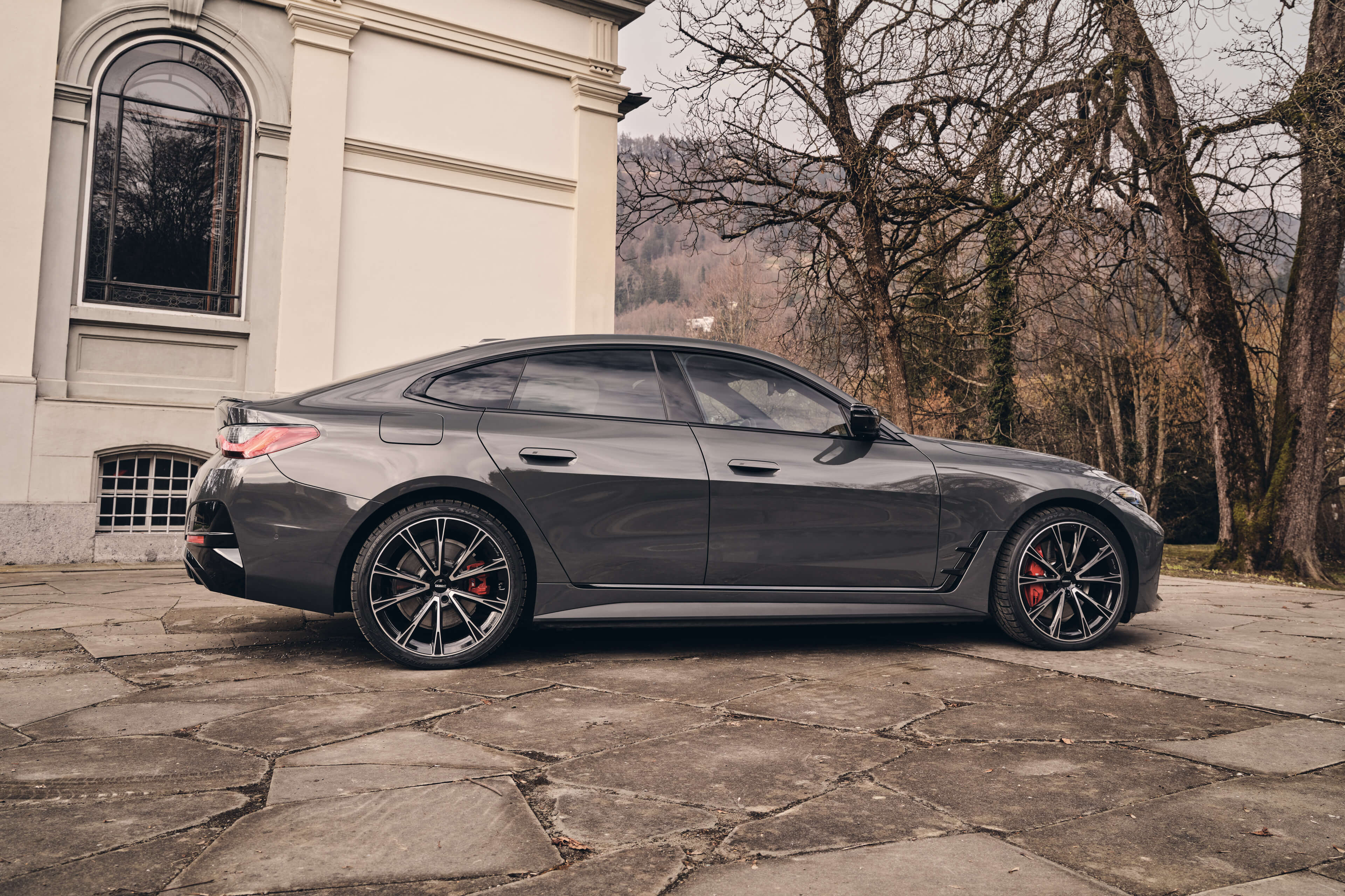 DEZENT AR dark BMW i4 Seite