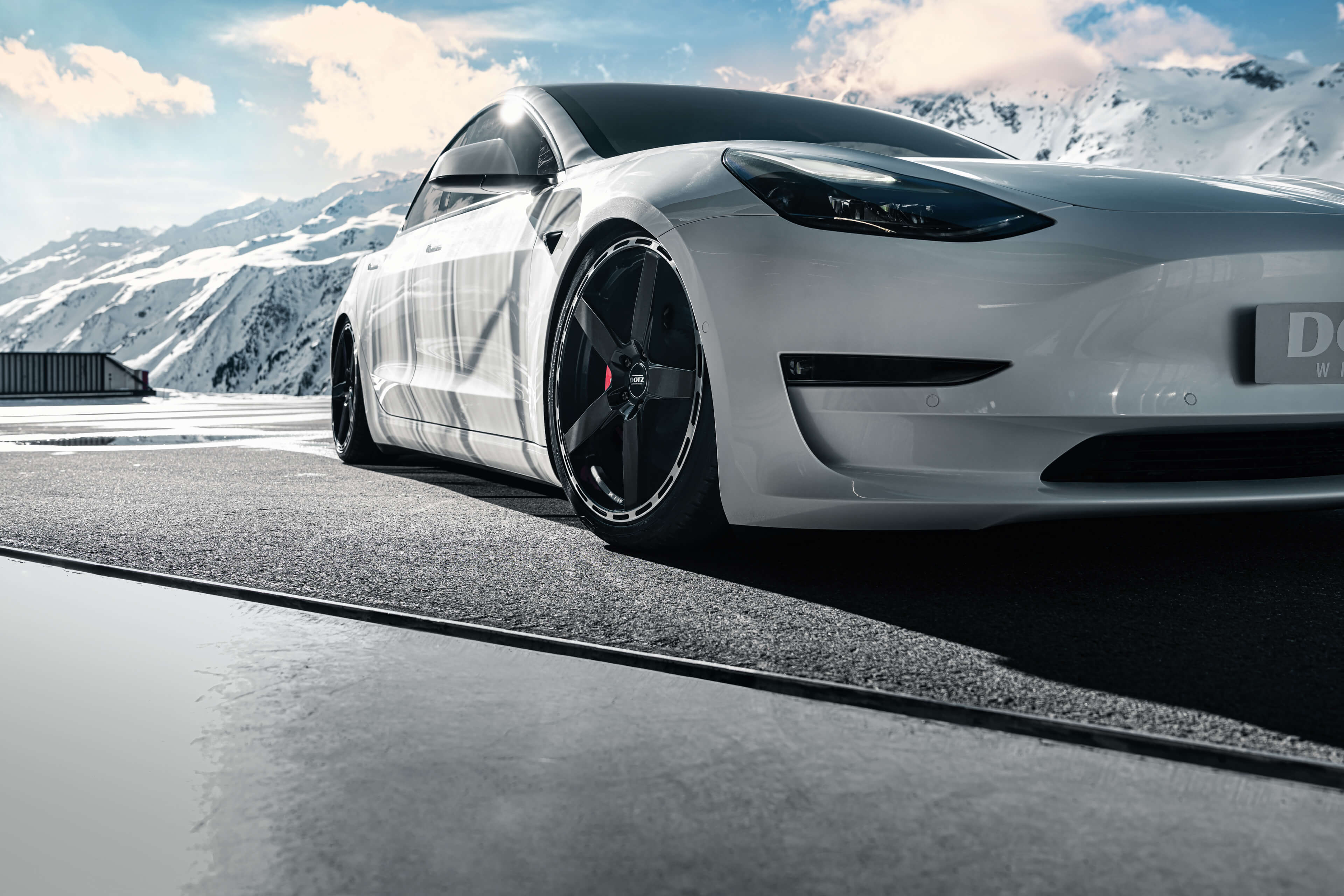 DOTZ MarinaBay dark Tesla Model 3 Front