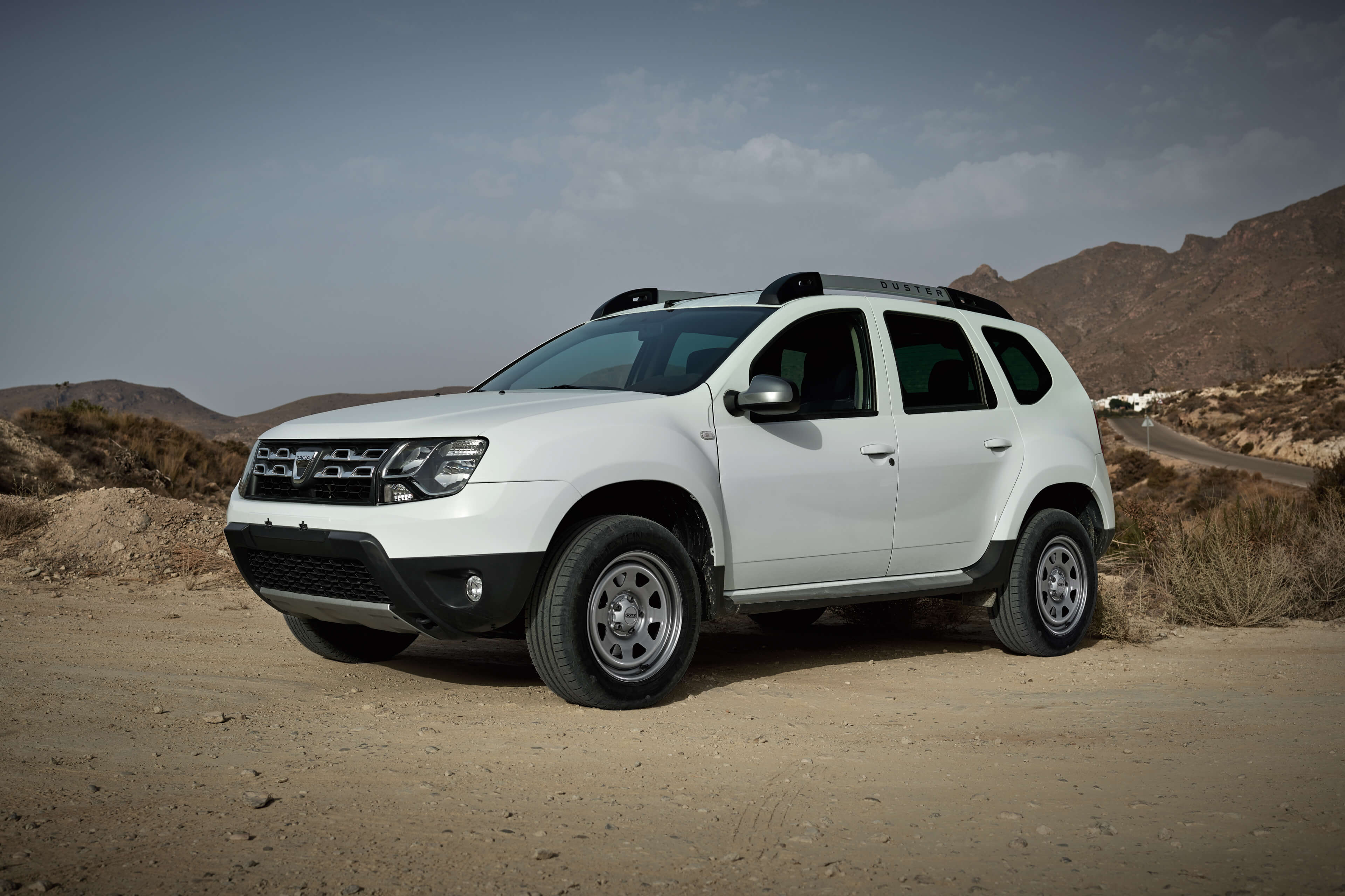 DOTZ 4x4 Dakar Dacia Duster Front