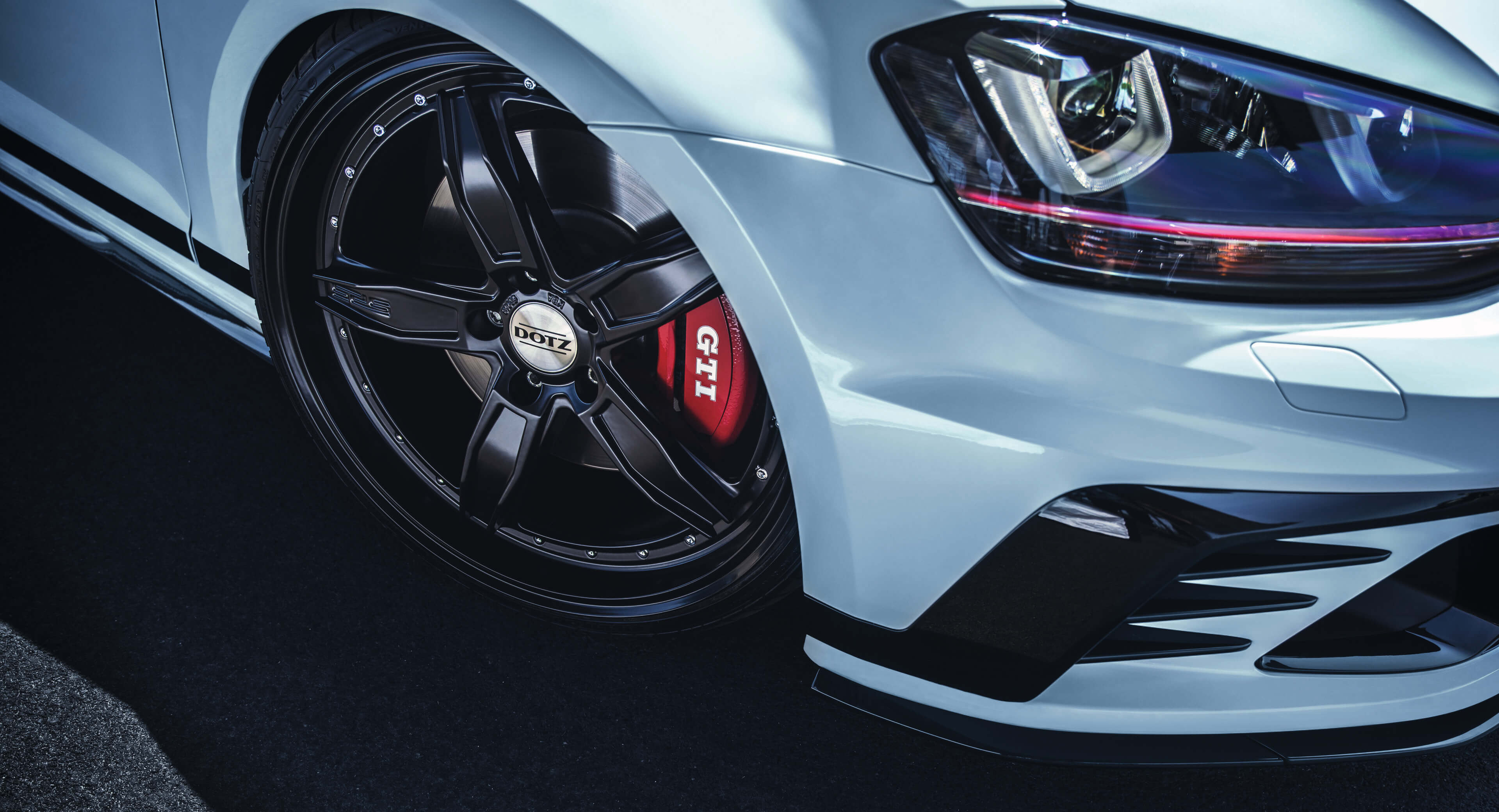 DOTZ SP5 Black Edt VW Golf 7 GTI frontal