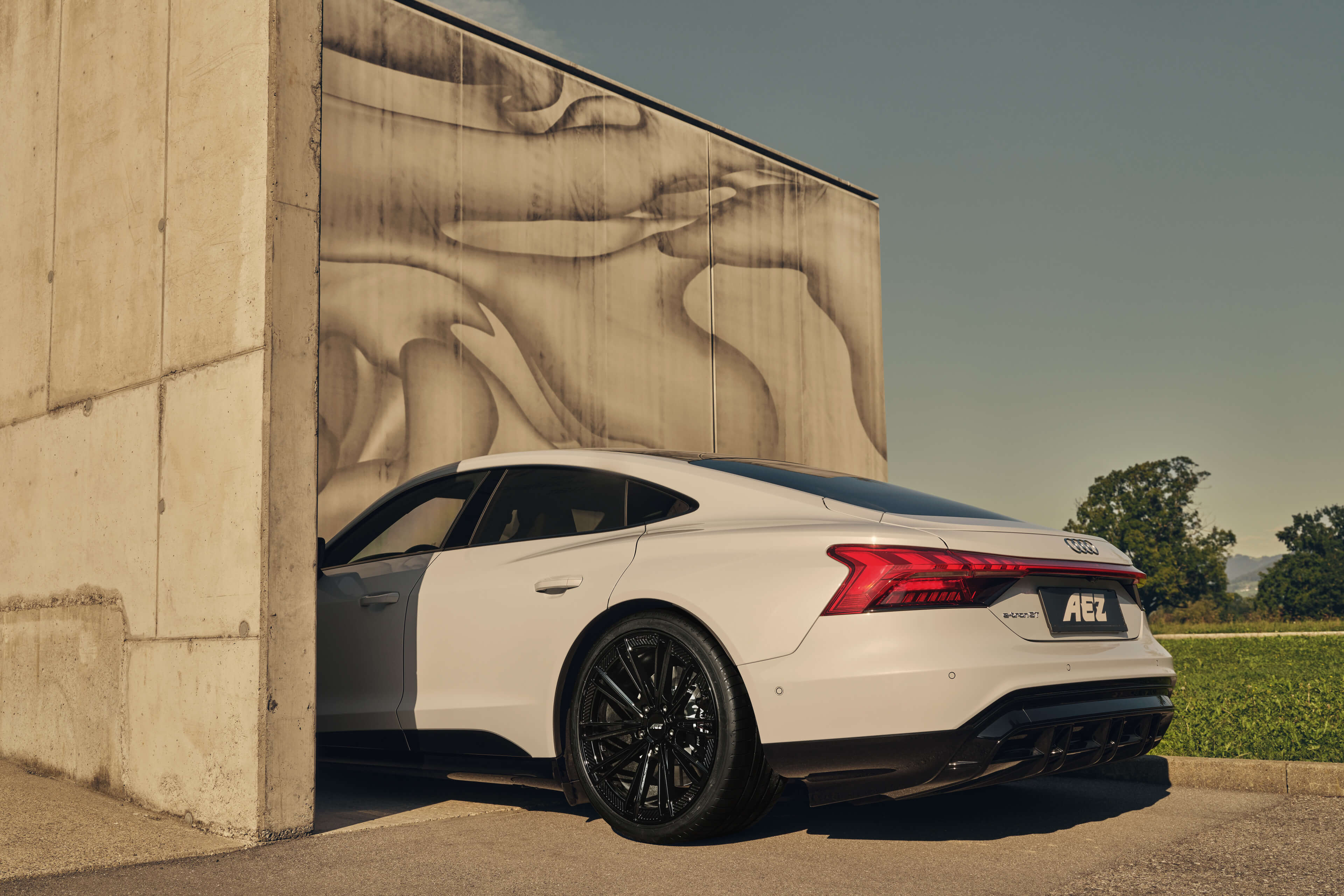 AEZ Alaska black Audi E Tron GT Heck Sommer