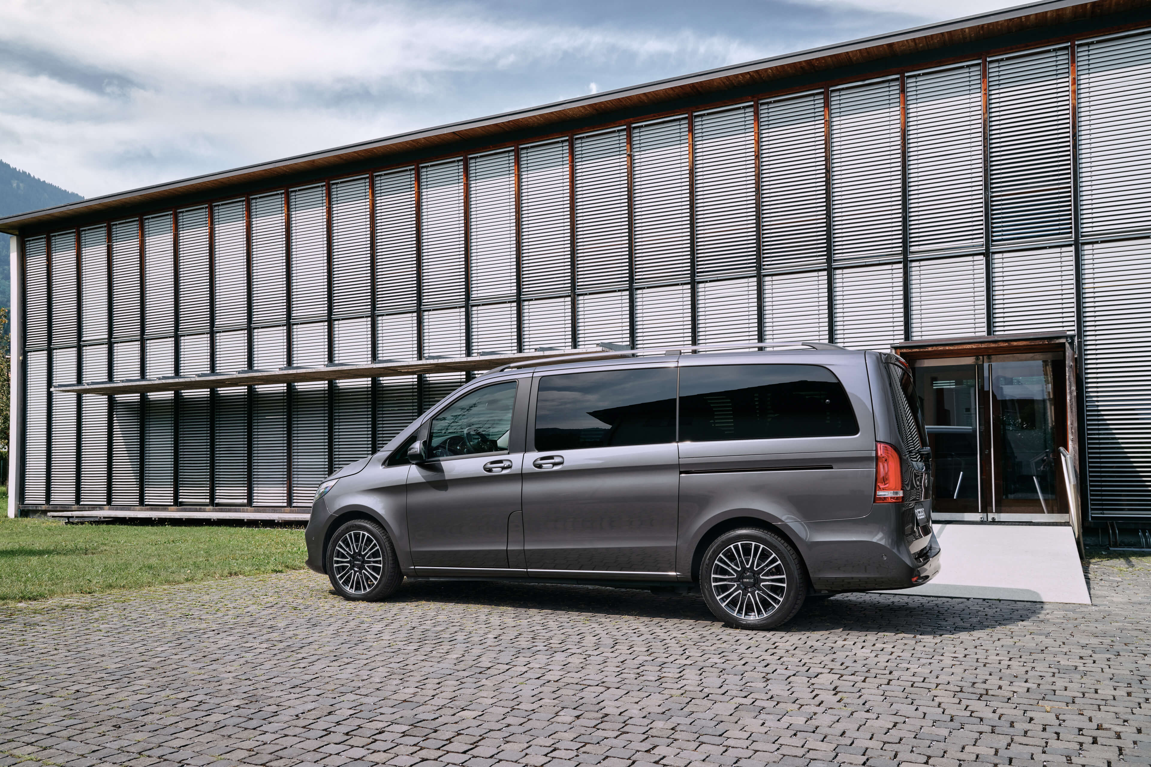 DEZENT KE dark Mercedes V Seite