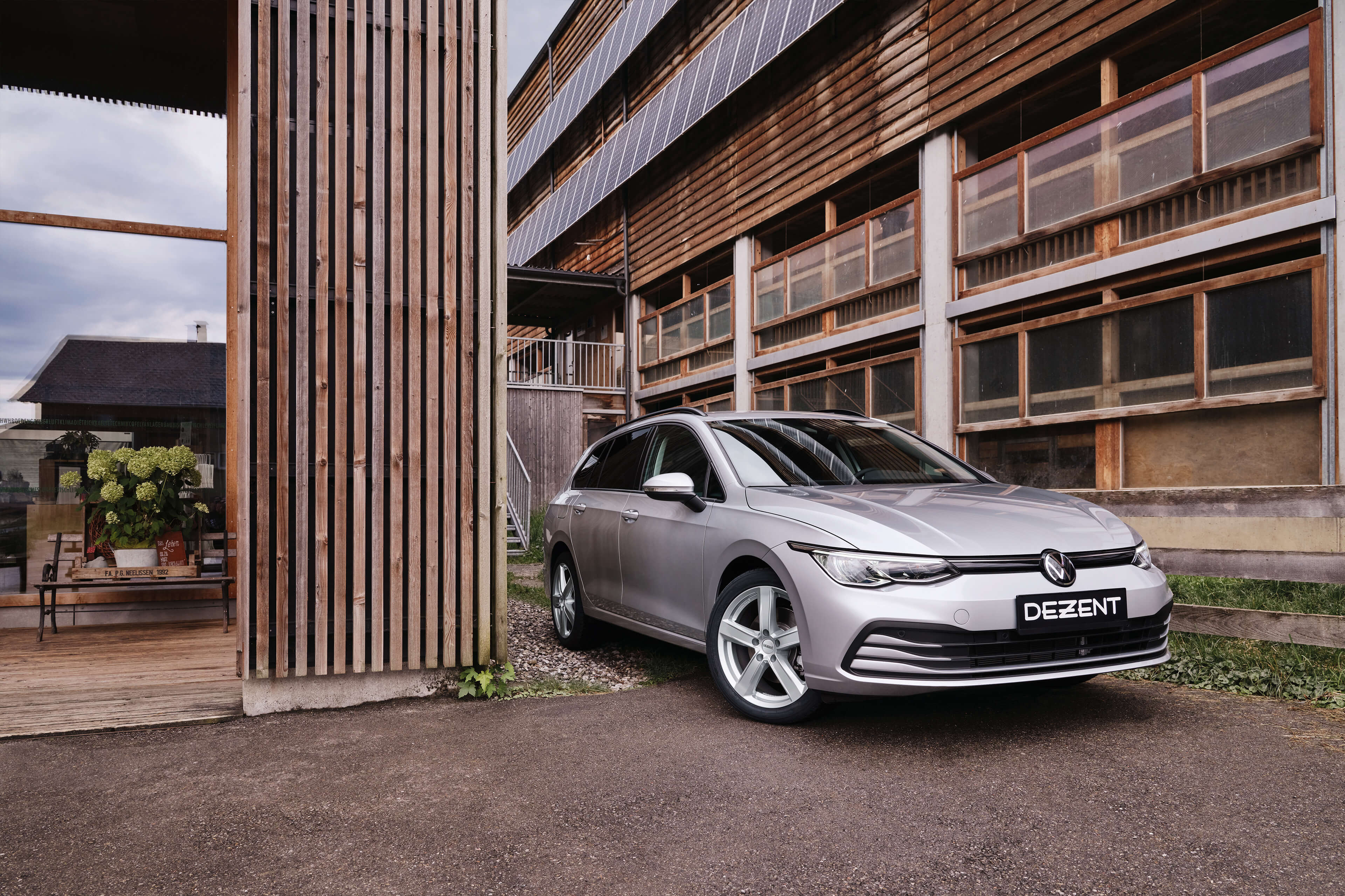 DEZENT TU silver VW Golf8 frontal