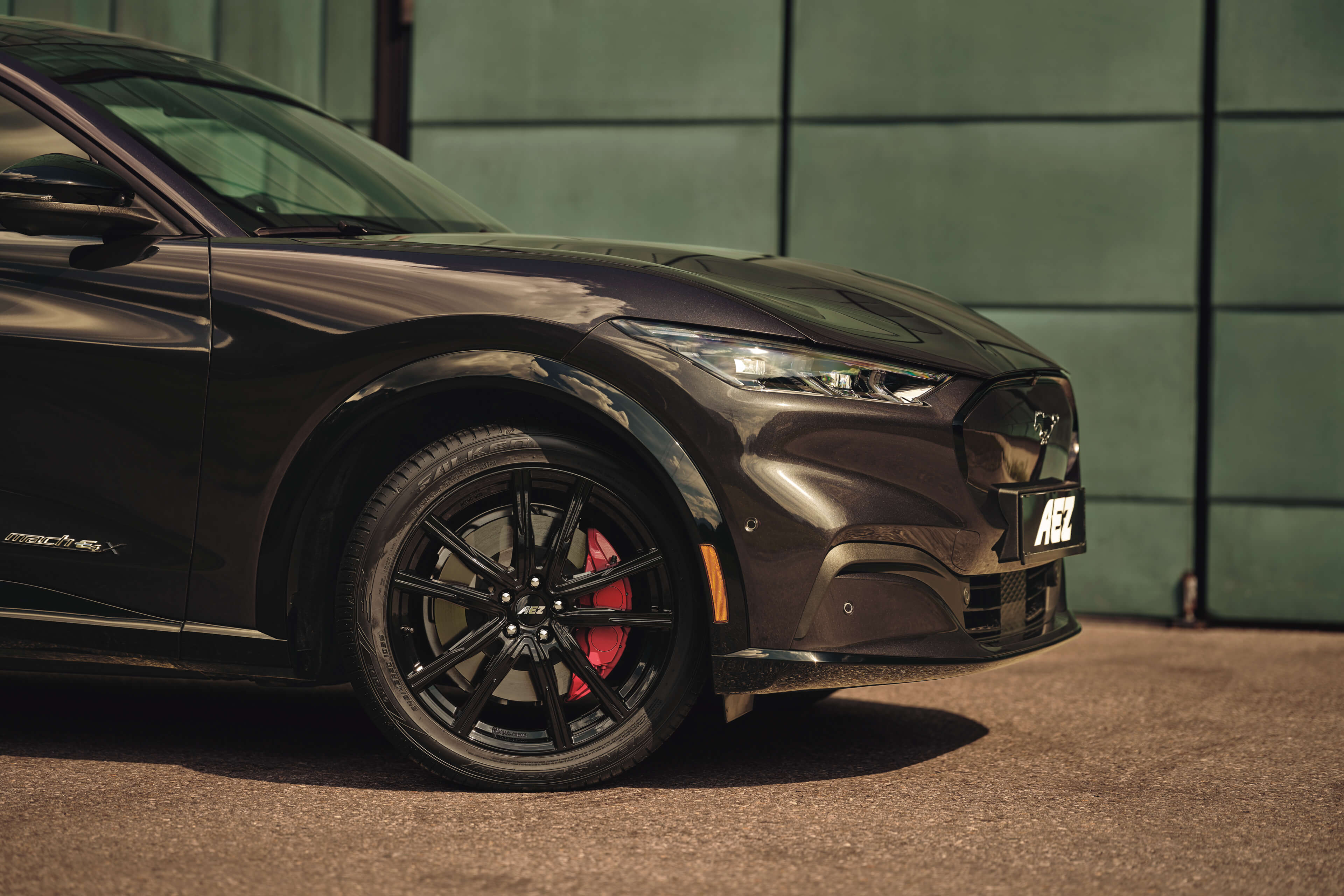 AEZ Montreal black Mustang Mach E Seite