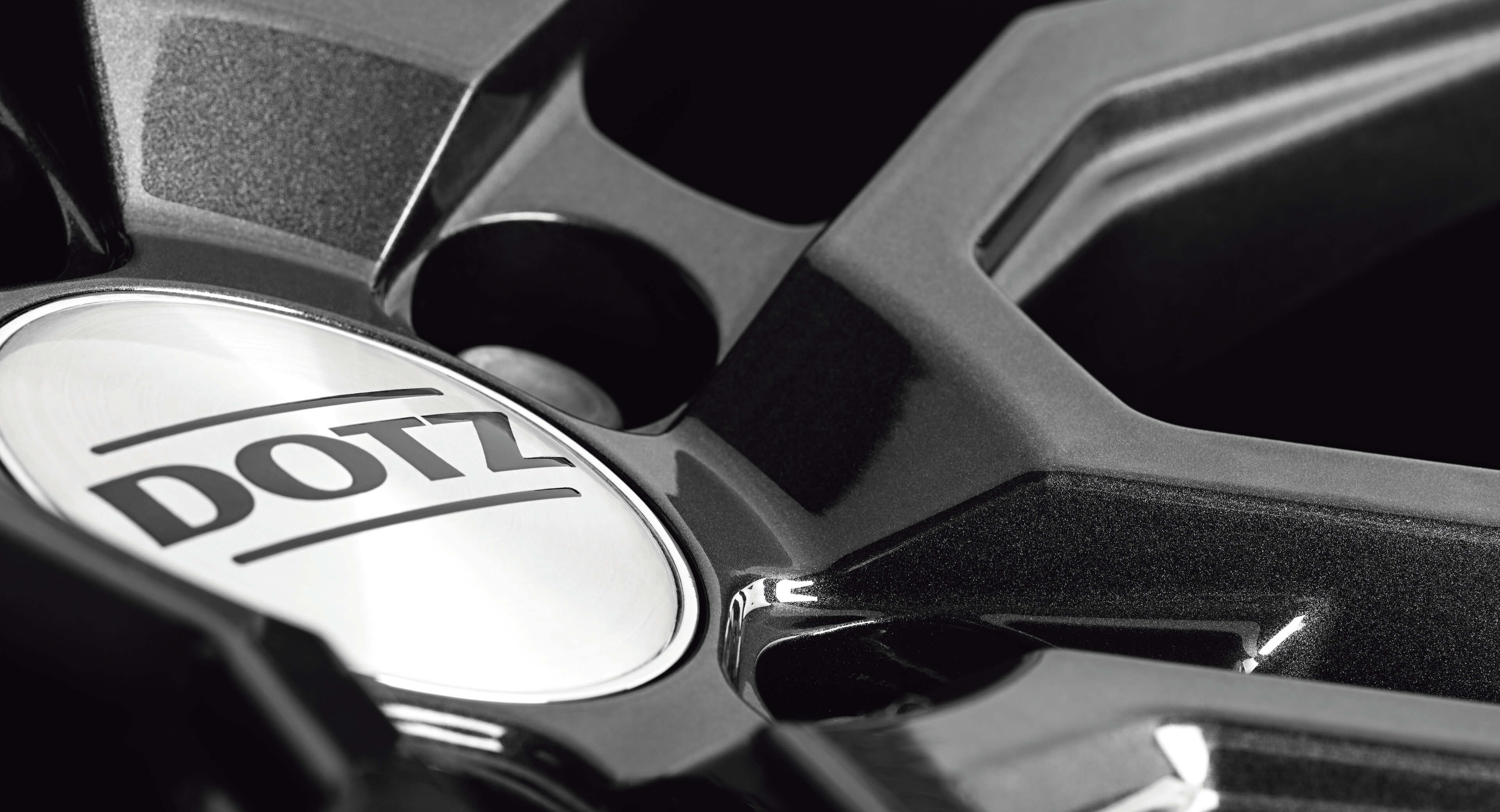 DOTZ Misano grey Alufelge Close up Felgenkappe