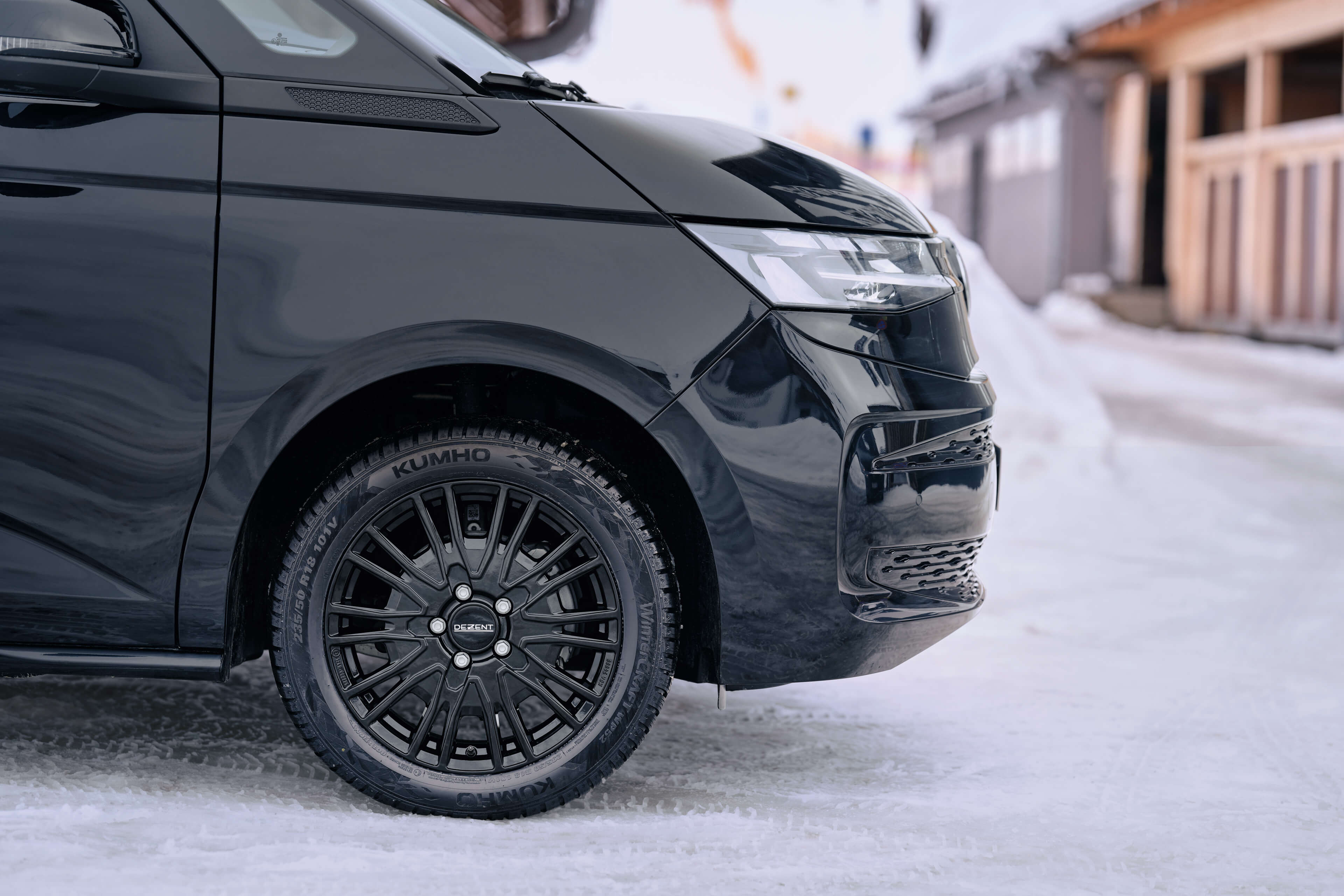 DEZENT KE black VW T7 Detail