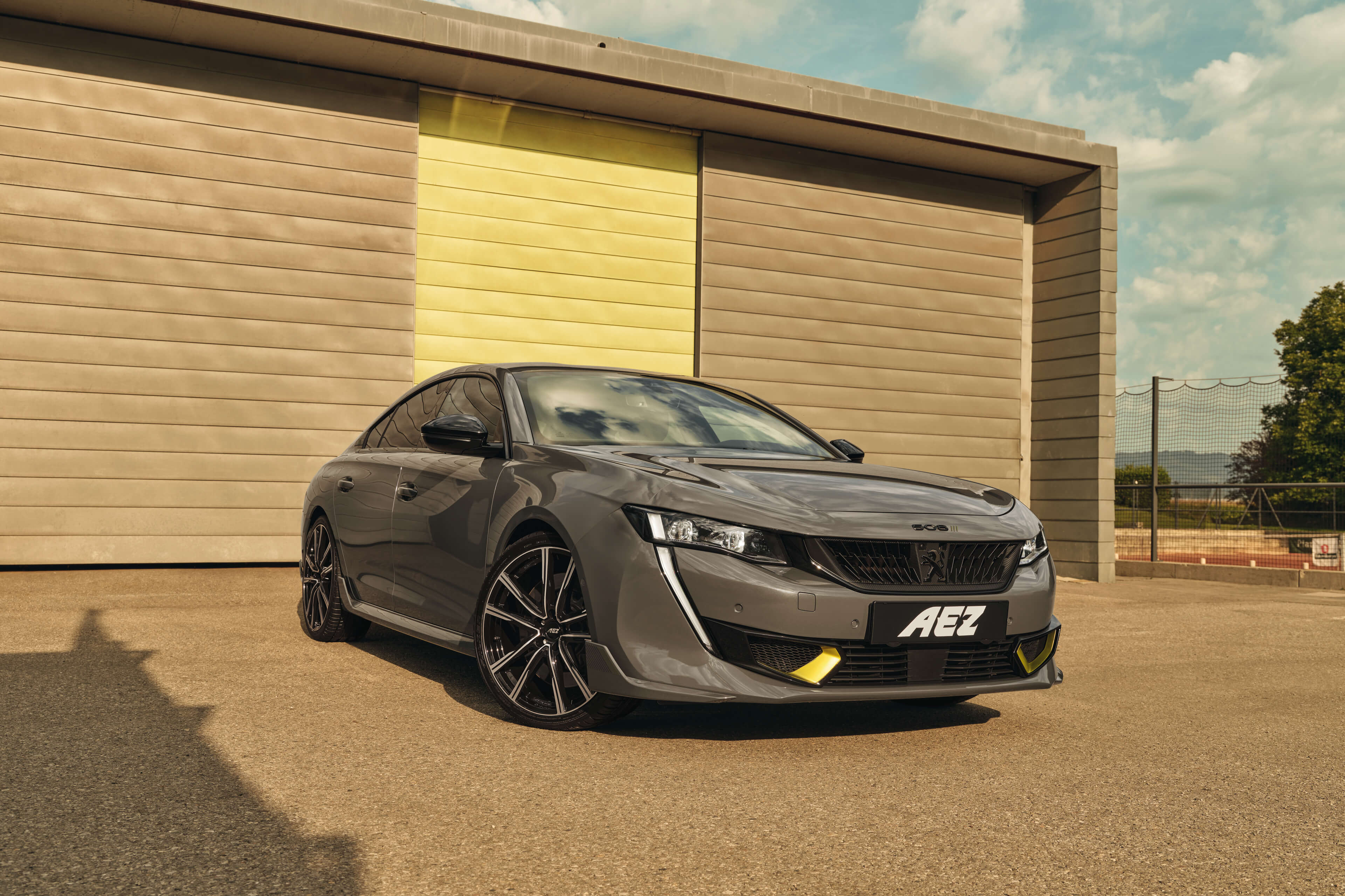 AEZ Montreal dark Peugeot 508 Frontal