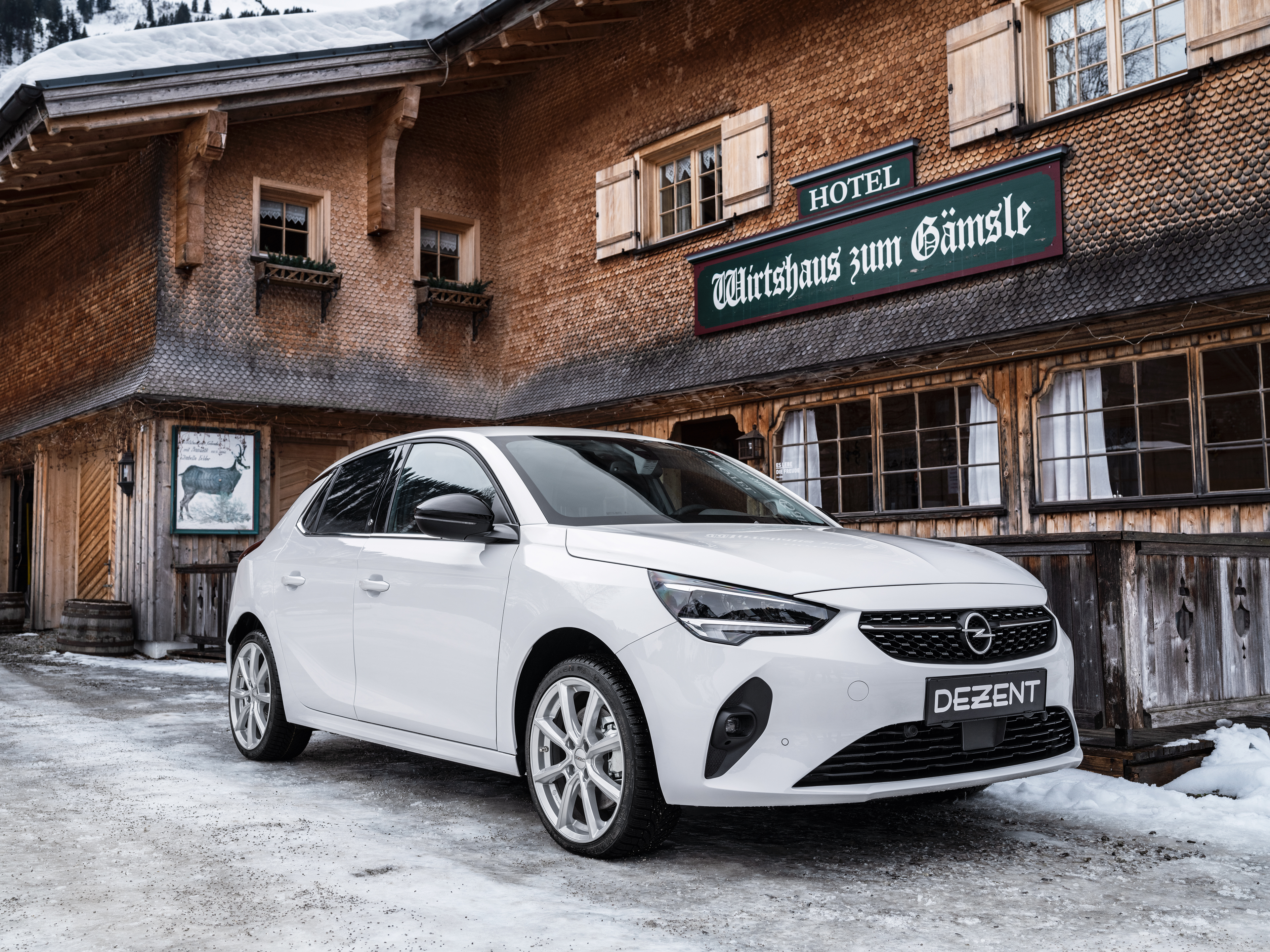 DEZENT TN Silver auf Opel Corsa