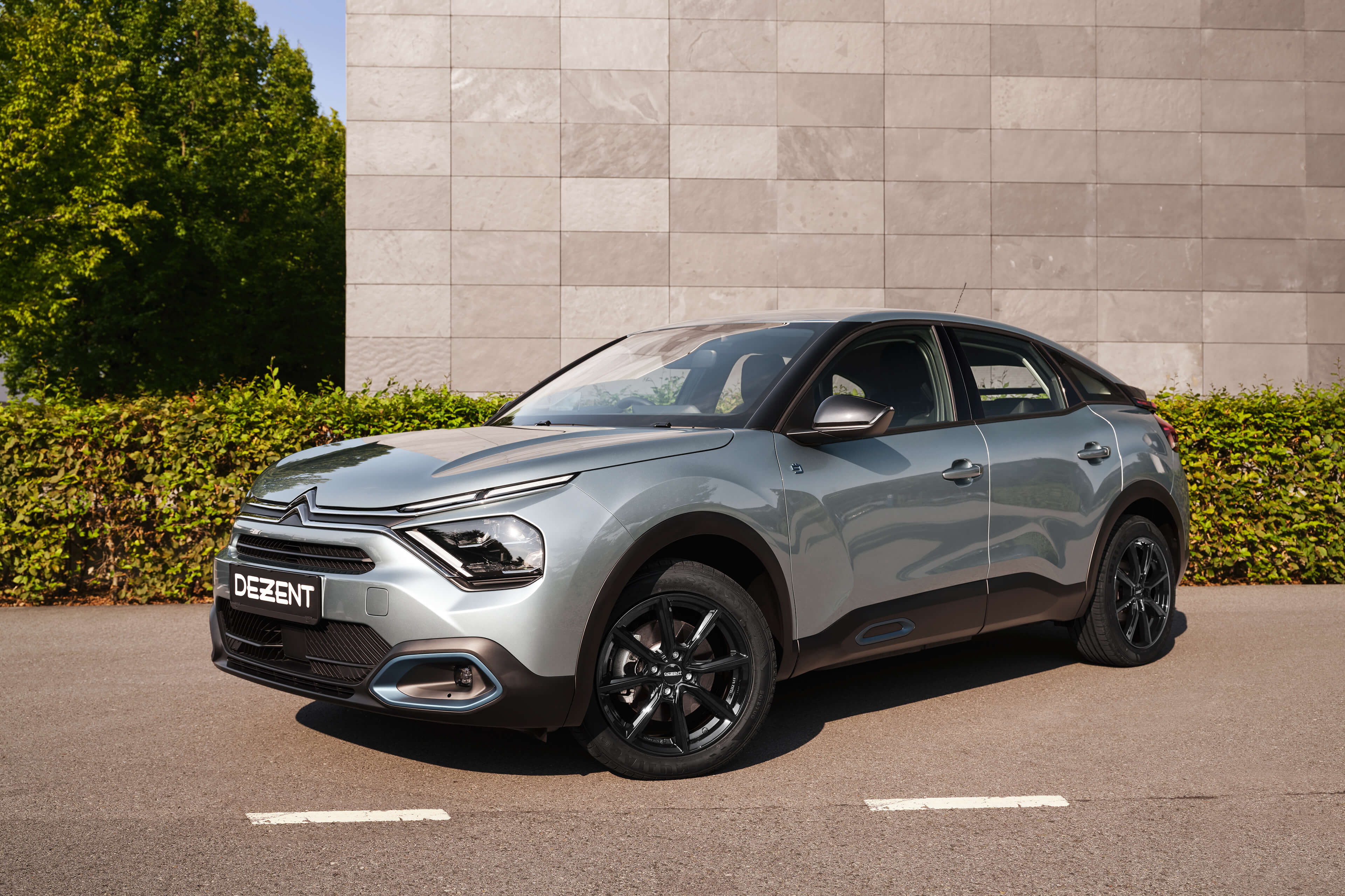 DEZENT TN black Citroen C4e frontal