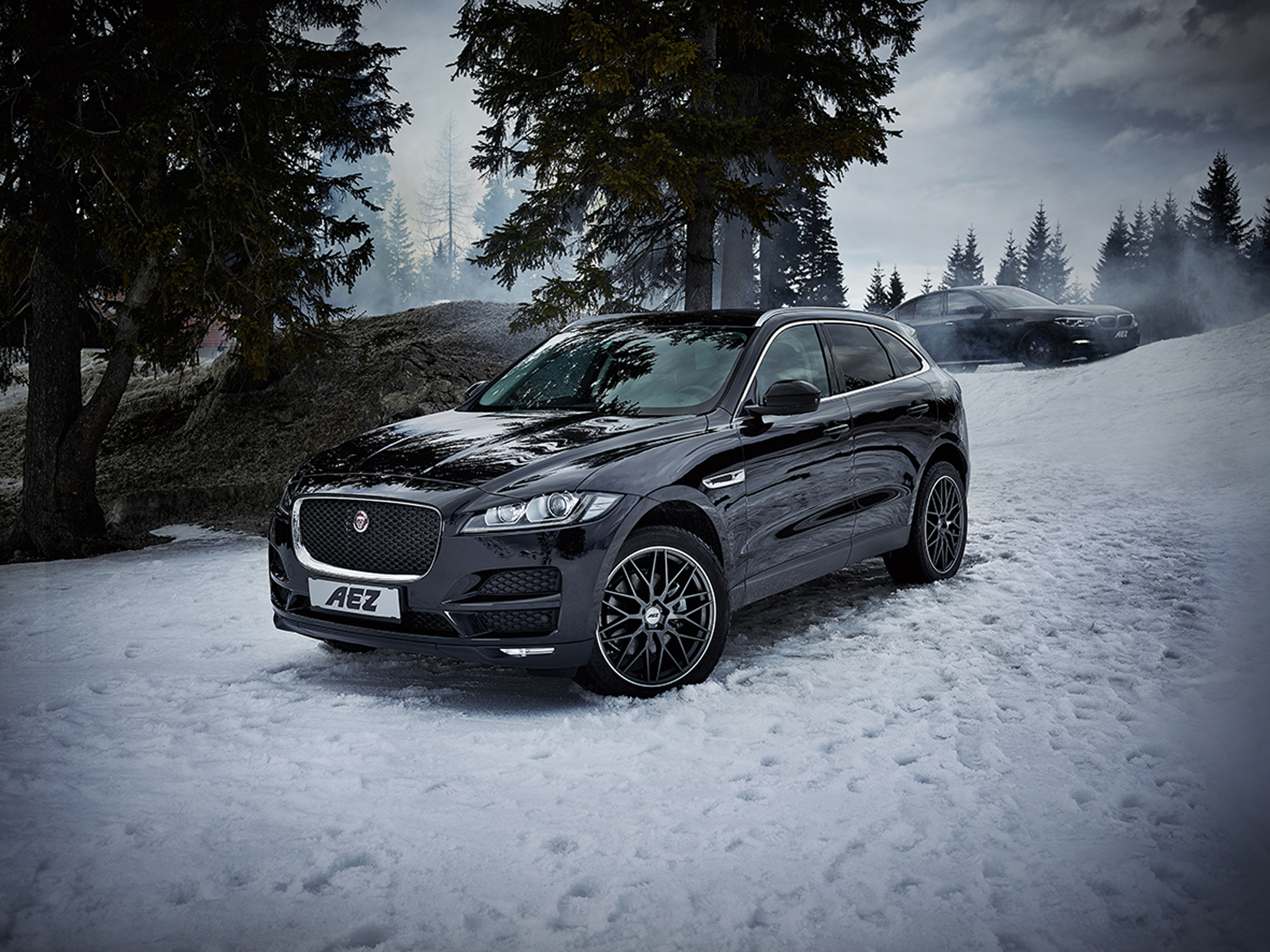 AEZ Crest Dark JAGUAR Fpace Winterpic 02