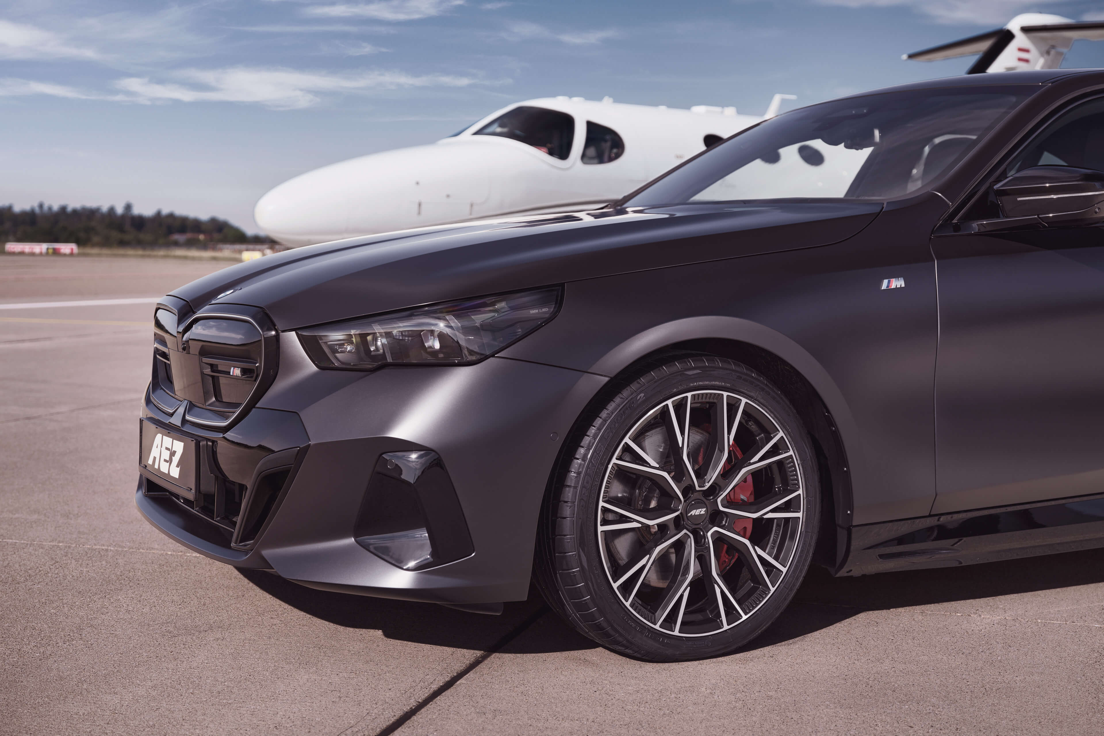 AEZ Toronto dark BMW i5 M60 Seite