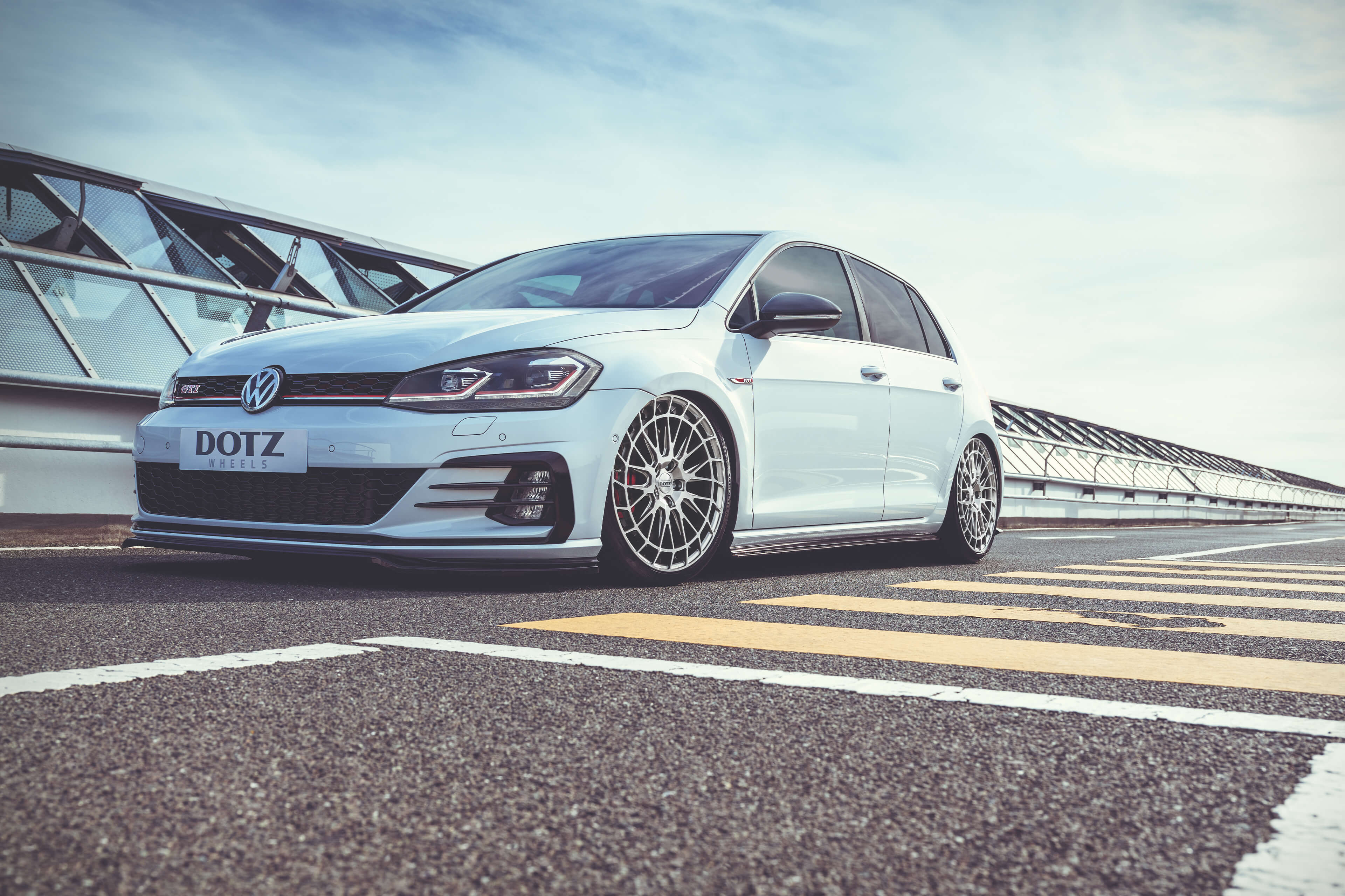 DOTZ Sepang blaze auf VW Golf 8