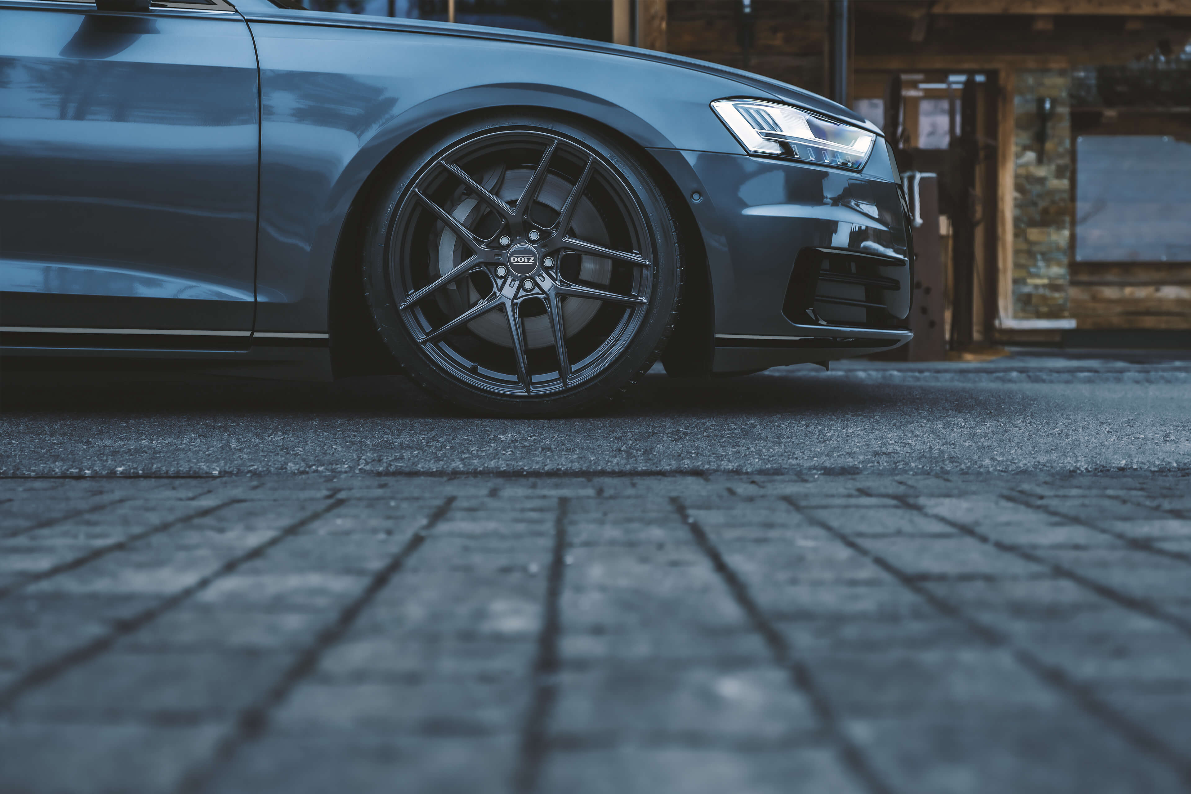 DOTZ LagunaSeca grey Audi A8 Seite